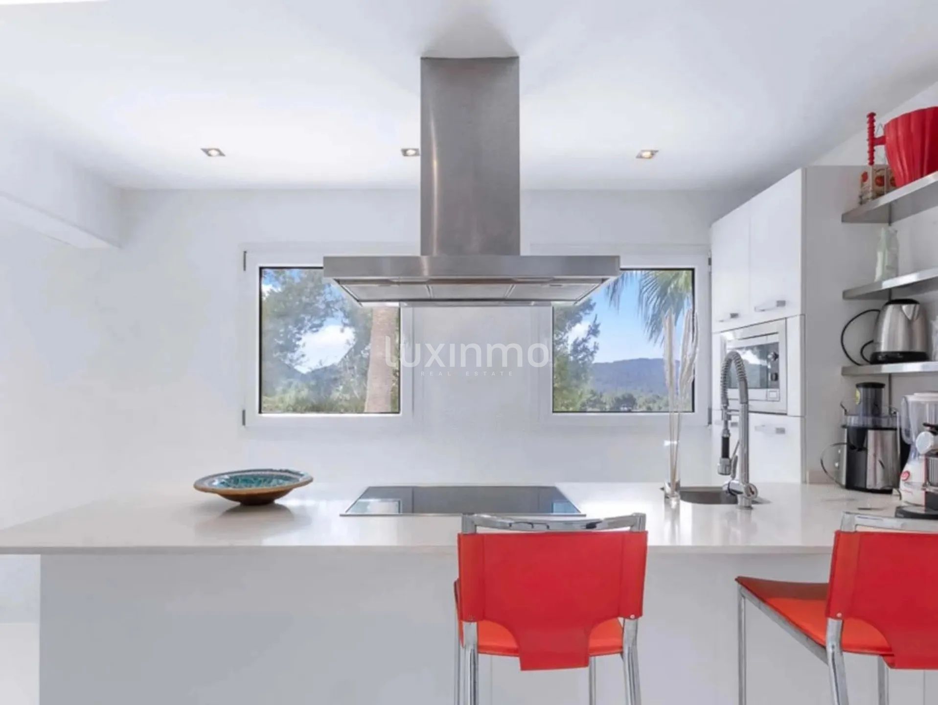 Просторная вилла на вершине урбанизации Кан Фурнет, Ибица — photo 19