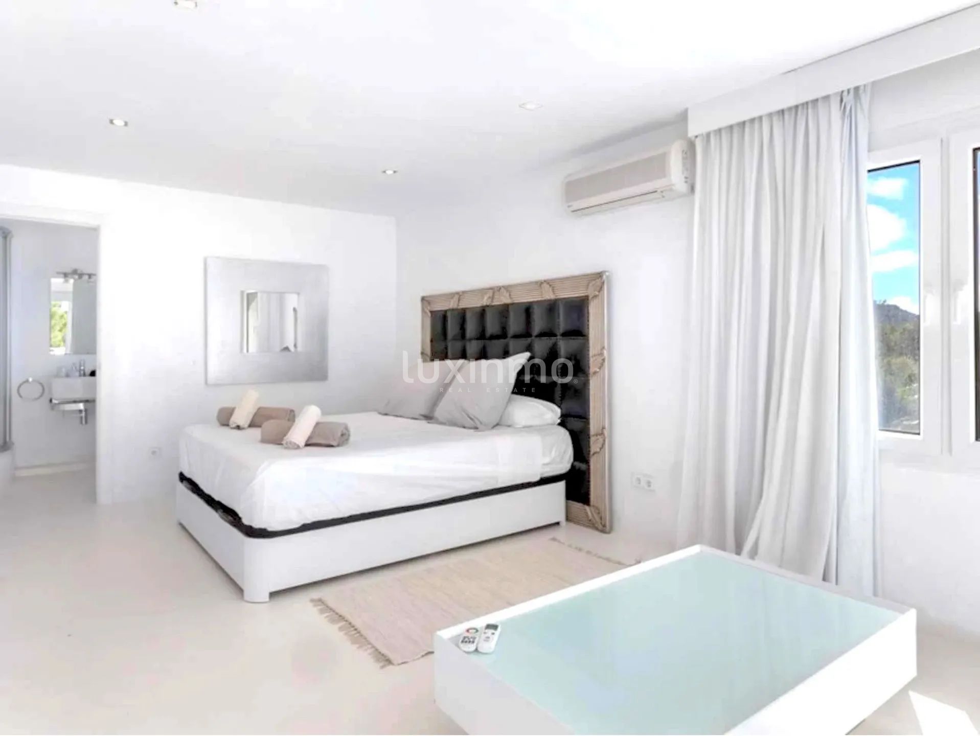 Просторная вилла на вершине урбанизации Кан Фурнет, Ибица — photo 34