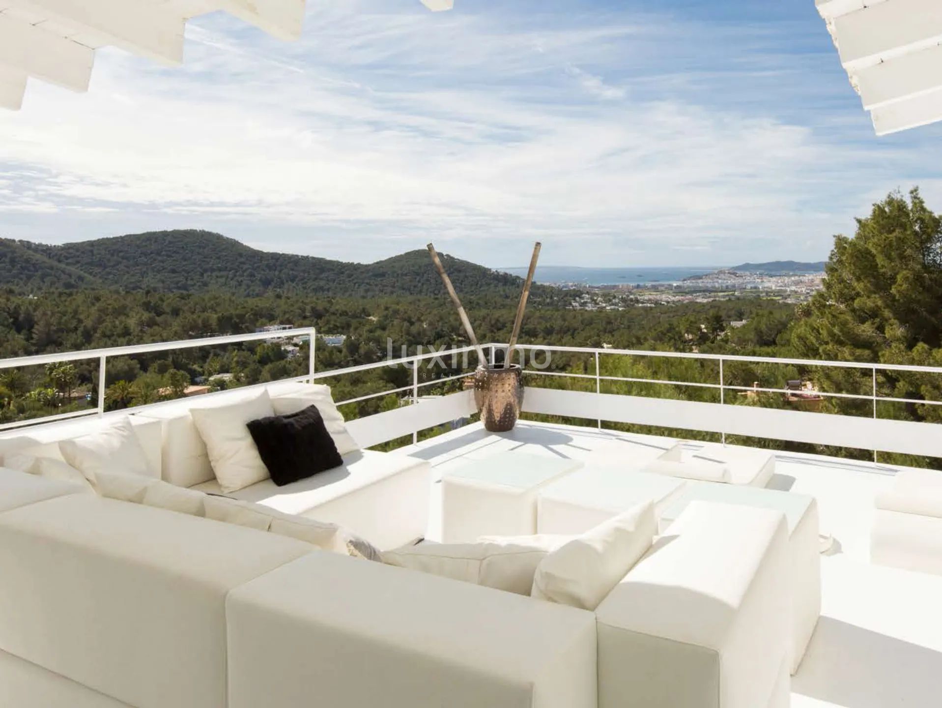 Просторная вилла на вершине урбанизации Кан Фурнет, Ибица — photo 21