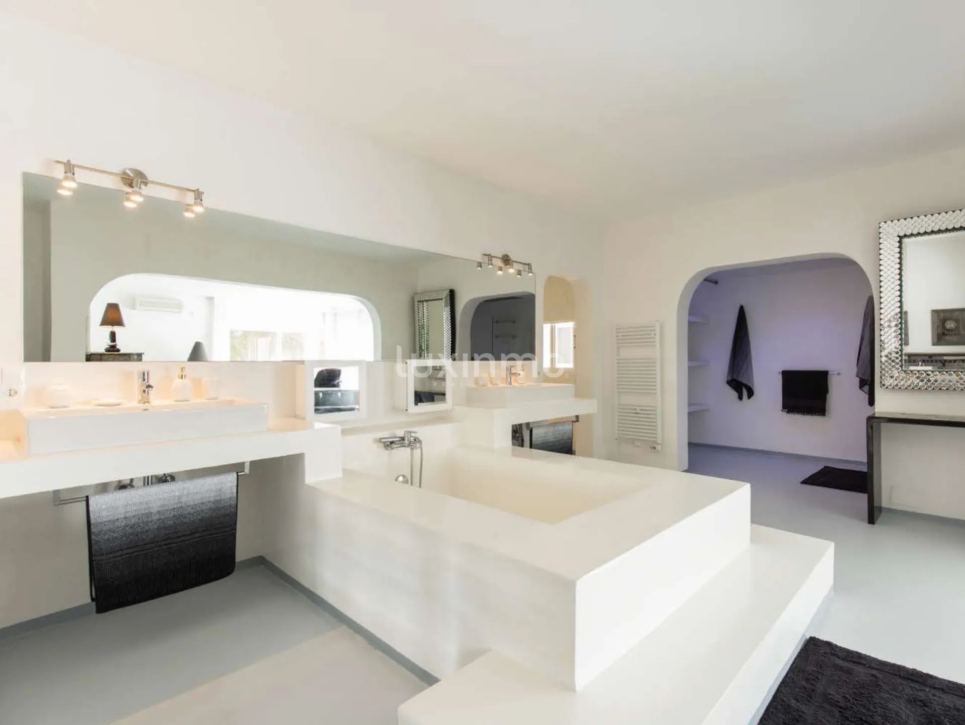 Просторная вилла на вершине урбанизации Кан Фурнет, Ибица — photo 12