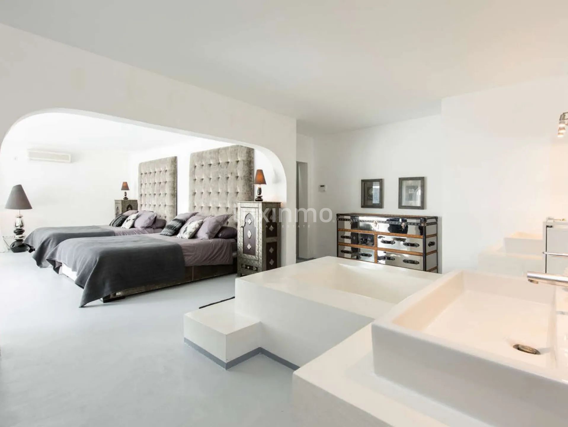 Просторная вилла на вершине урбанизации Кан Фурнет, Ибица — photo 14