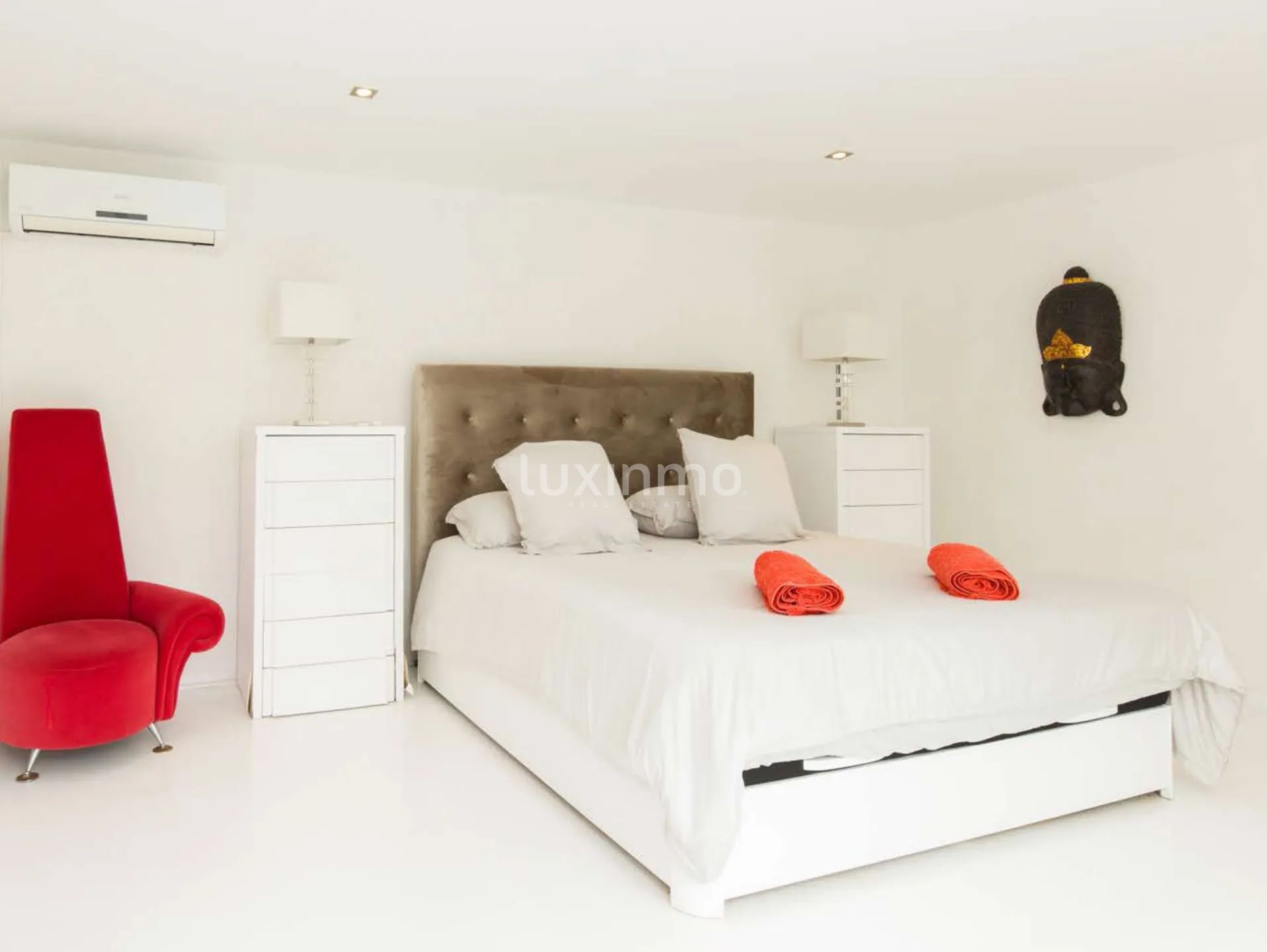 Просторная вилла на вершине урбанизации Кан Фурнет, Ибица — photo 36