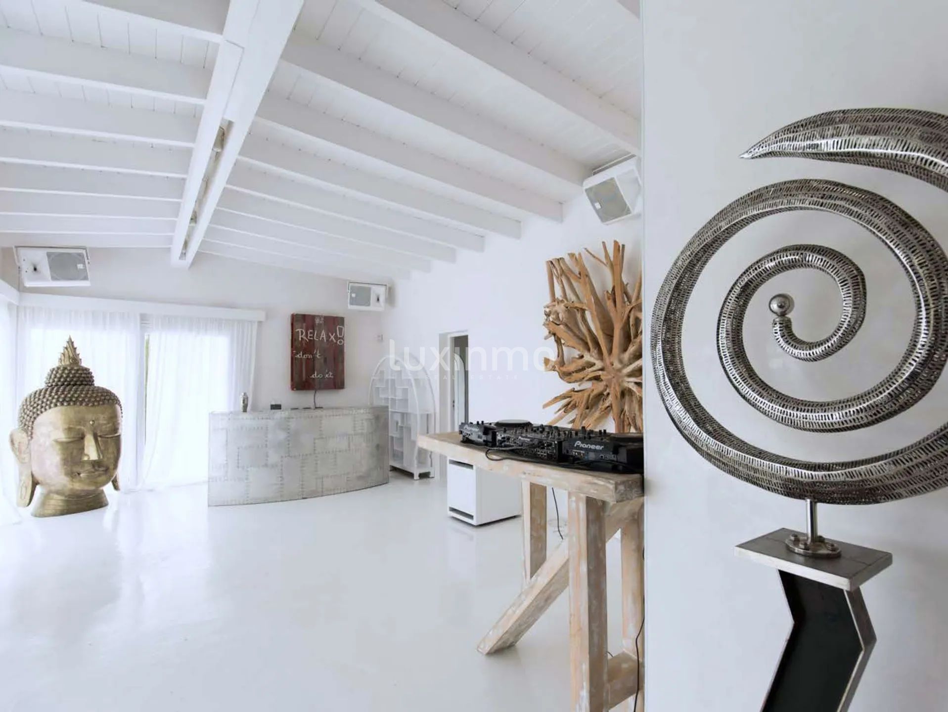 Просторная вилла на вершине урбанизации Кан Фурнет, Ибица — photo 11