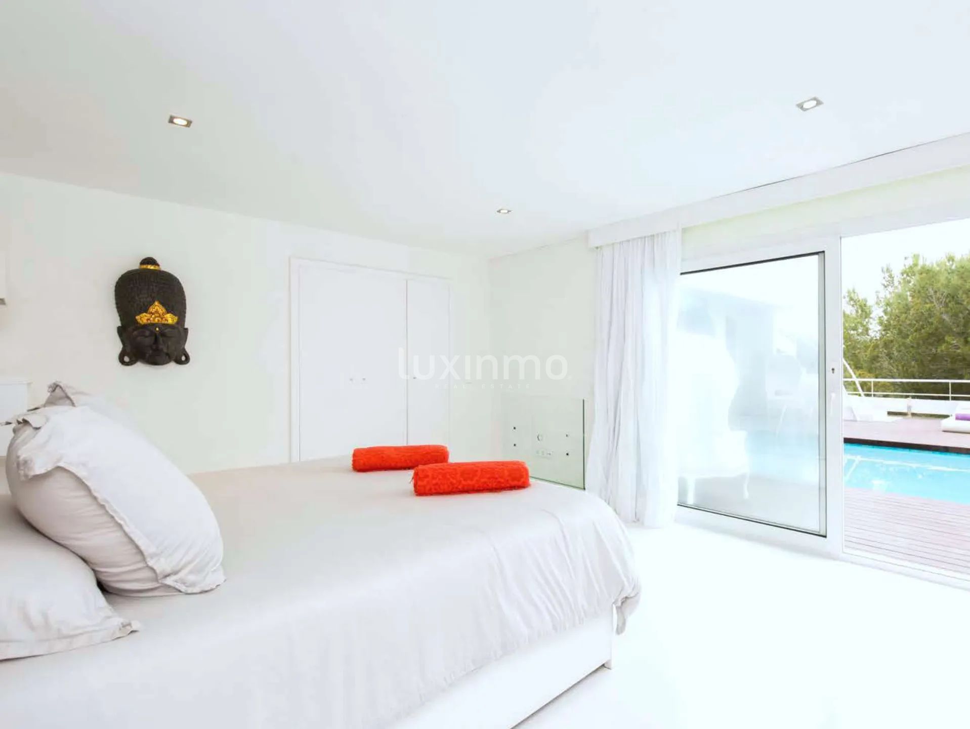 Просторная вилла на вершине урбанизации Кан Фурнет, Ибица — photo 38