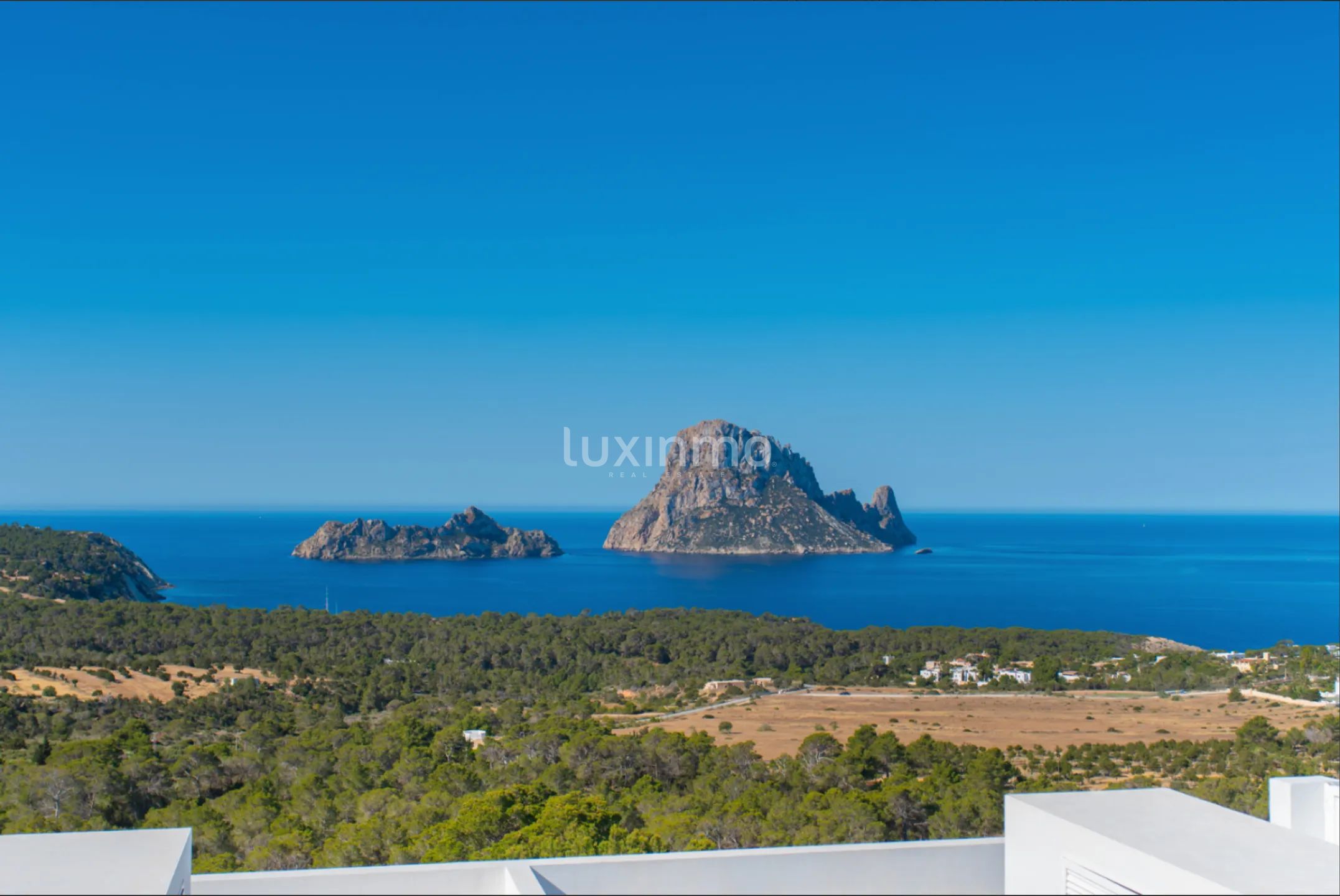 Elégante maison jumelée avec piscine à débordement et vue sur la mer à Cala Carbó — photo 4