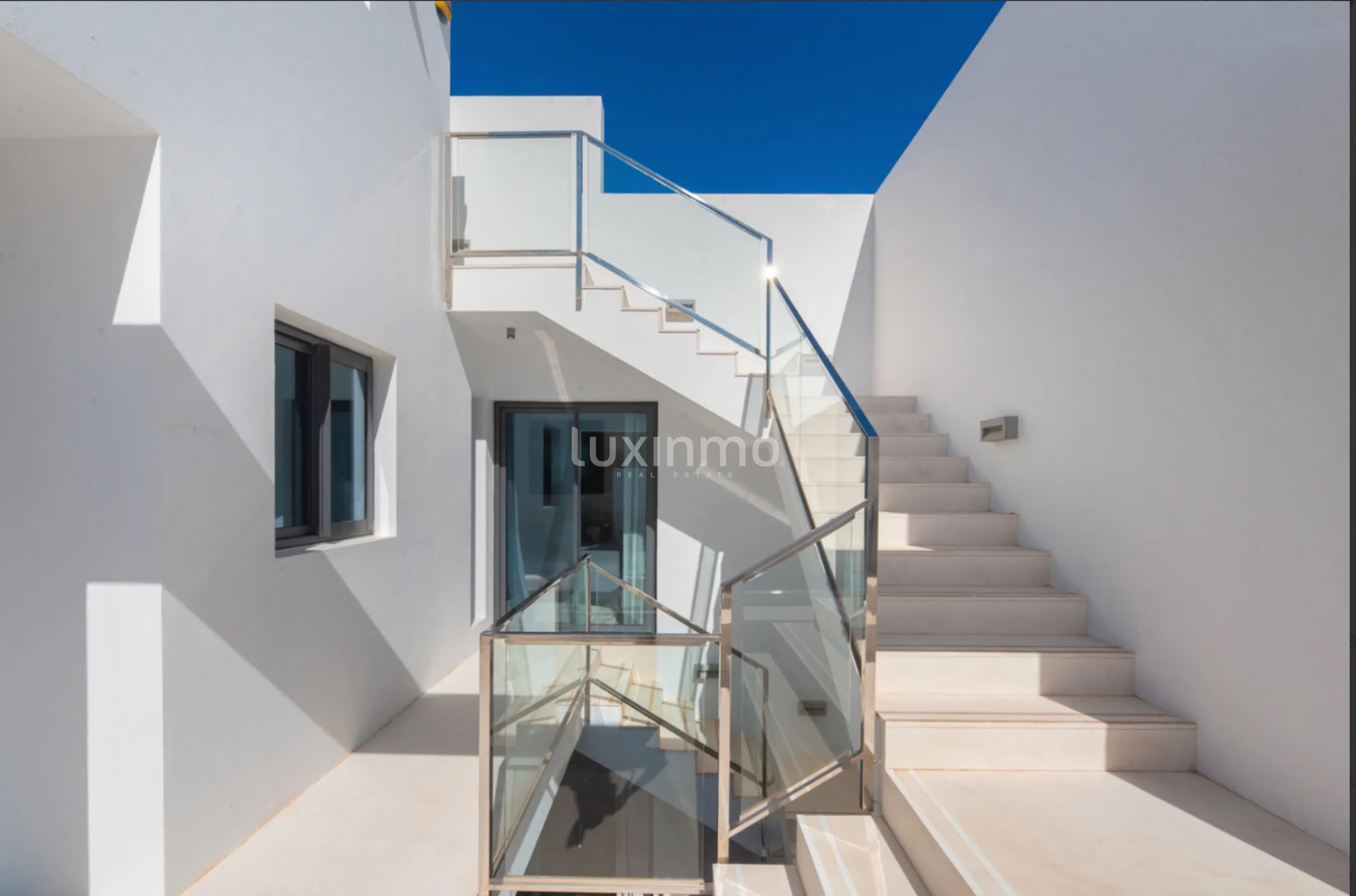 Elegant parhus med infinitypool och havsutsikt i Cala Carbó — photo 15