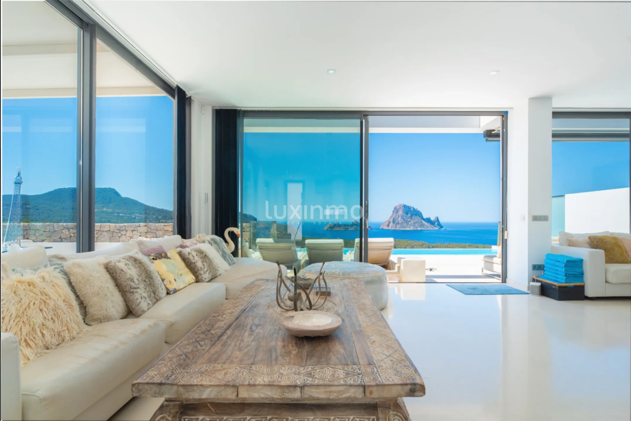 Elegant parhus med infinitypool och havsutsikt i Cala Carbó — photo 10