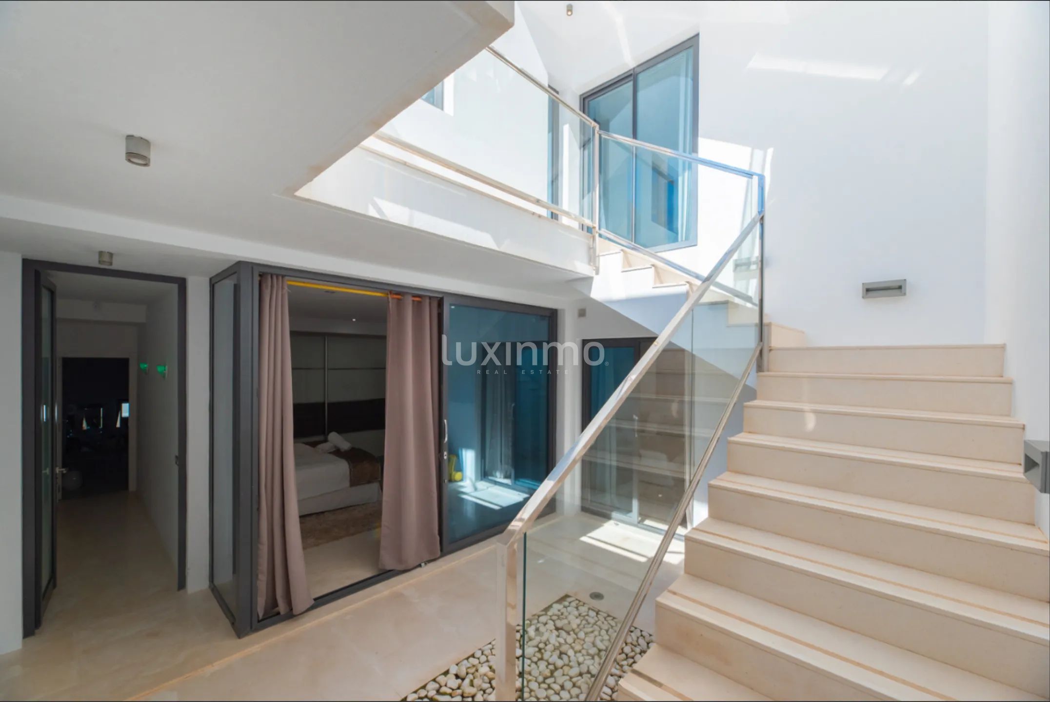 Elegant parhus med infinitypool och havsutsikt i Cala Carbó — photo 16