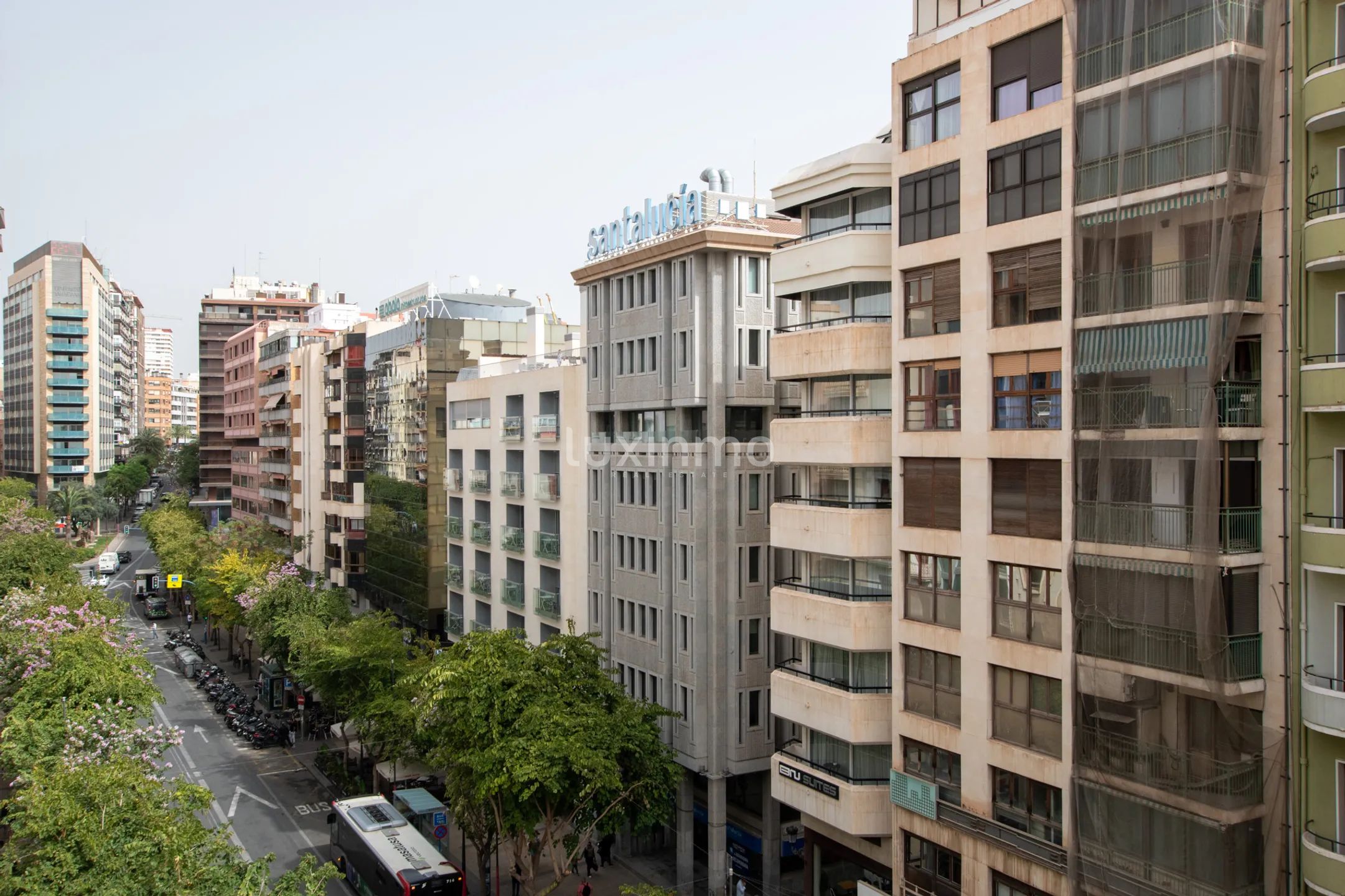 Appartement entièrement rénové dans le centre d'Alicante — photo 1