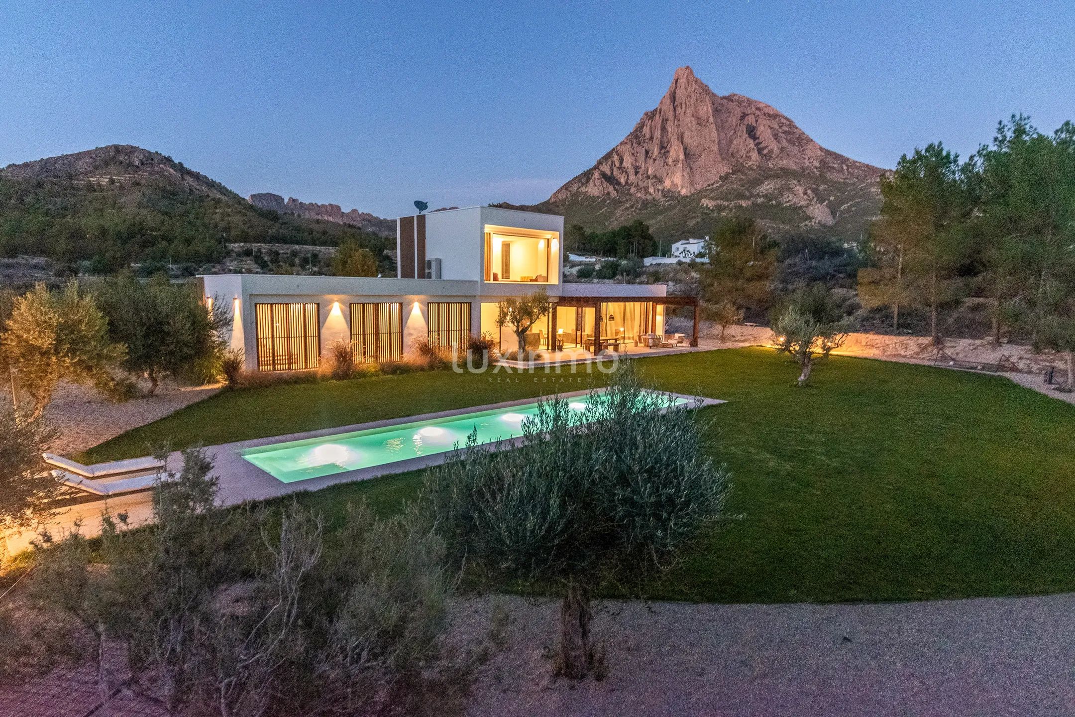 Moderne 4-Schlafzimmer-Villa in der Landschaft von Finestrat — photo 34