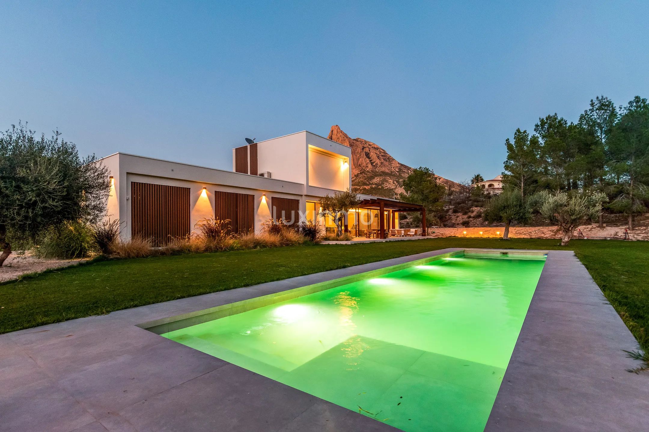 Роскошный и современный дом с 4 спальнями в сельской местности Финестрат — photo 35