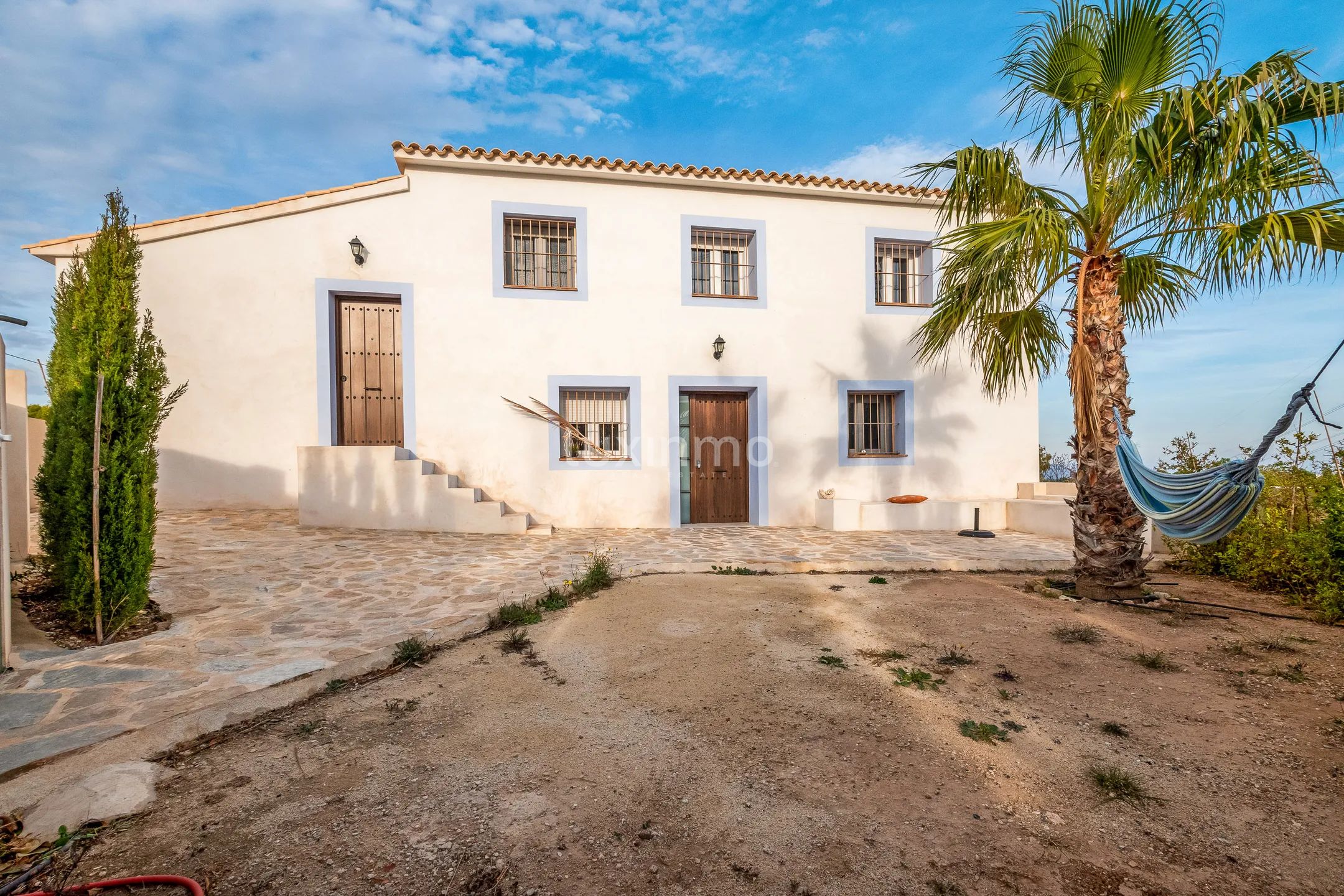 Urocza, odnowiona Finca z 4 sypialniami w La Nucia — photo 1