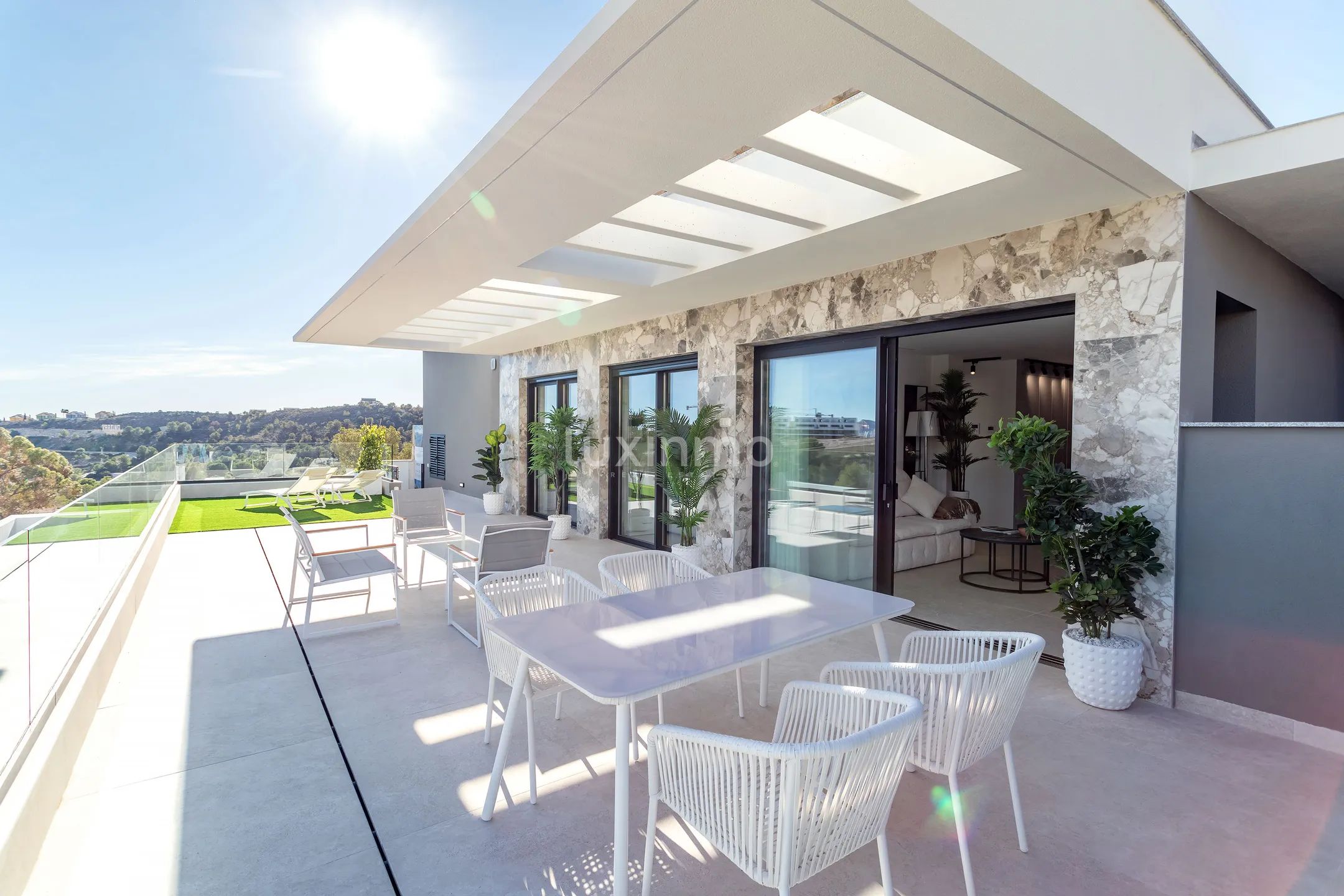 Impresionante apartamento en venta con vistas al mar en Finestrat — photo 2