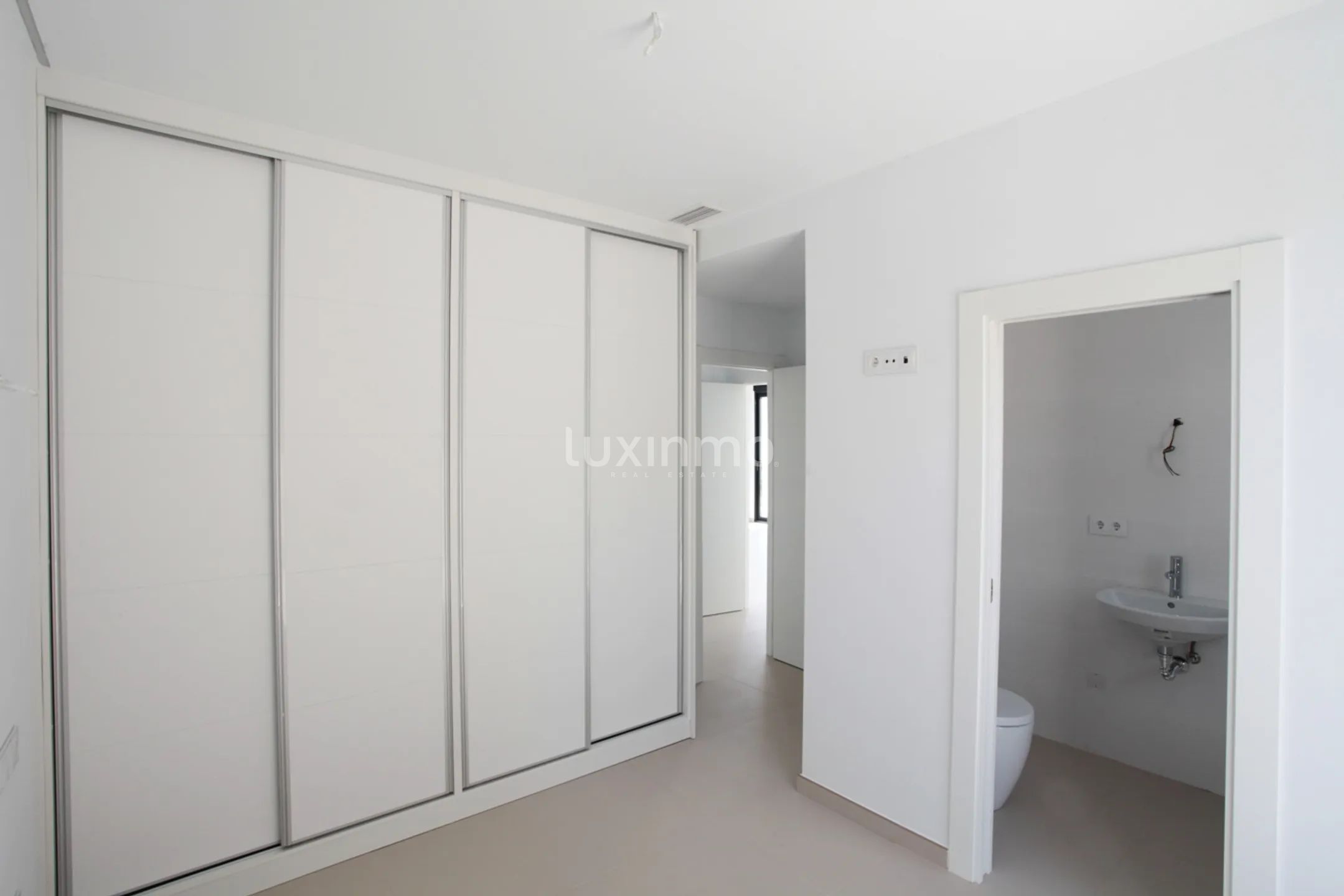 Lujosa Villa Moderna con Piscina Privada en El Campello — photo 8