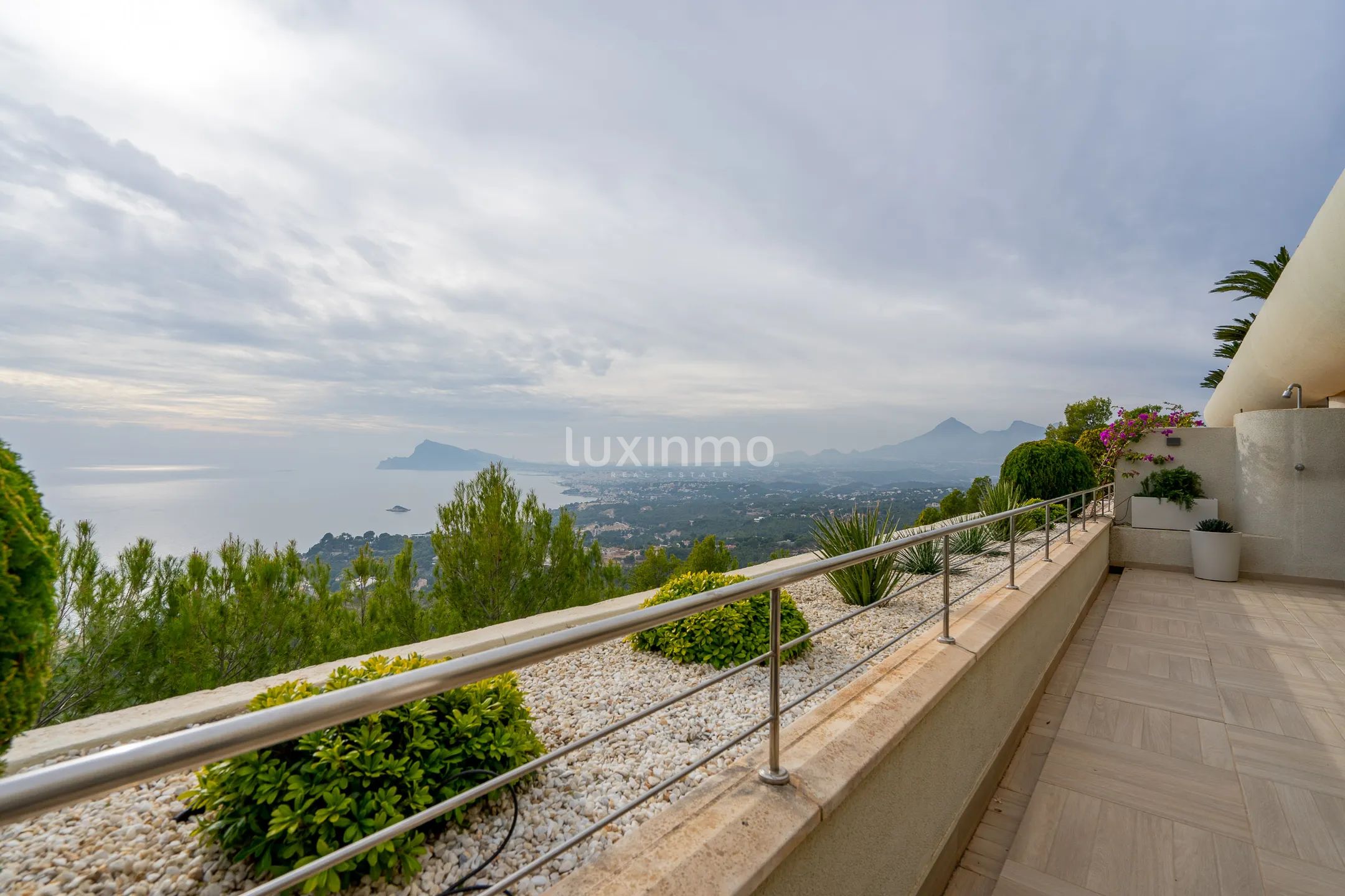 Stunning 3-bedroom flat with sea and mountain views in Altea Hills — photo 27