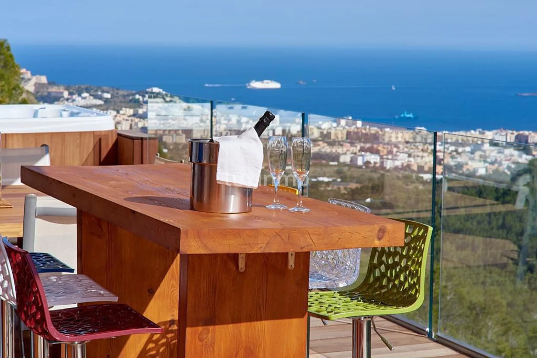 Spektakularna willa w wyjątkowej lokalizacji na Ibizie z panoramicznym widokiem na morze — photo 19