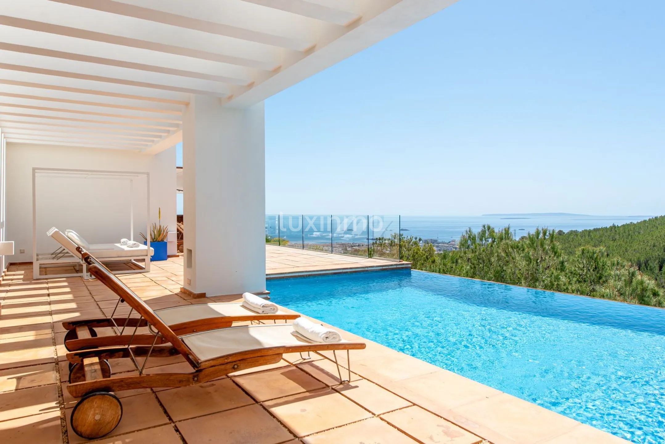 Spektakularna willa w wyjątkowej lokalizacji na Ibizie z panoramicznym widokiem na morze — photo 16