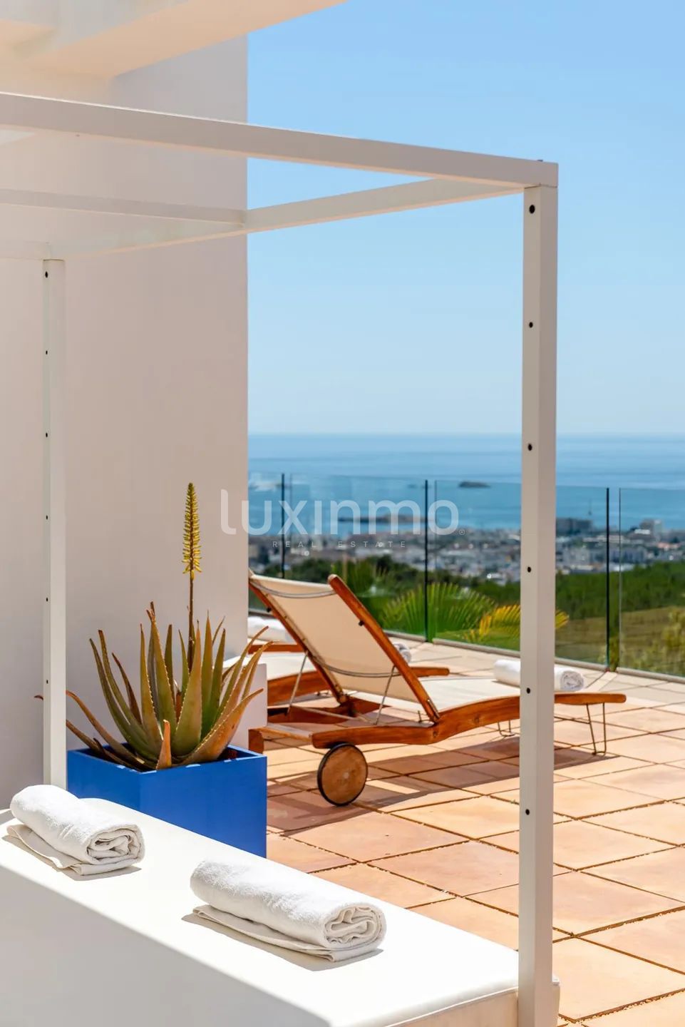 Spektakularna willa w wyjątkowej lokalizacji na Ibizie z panoramicznym widokiem na morze — photo 22