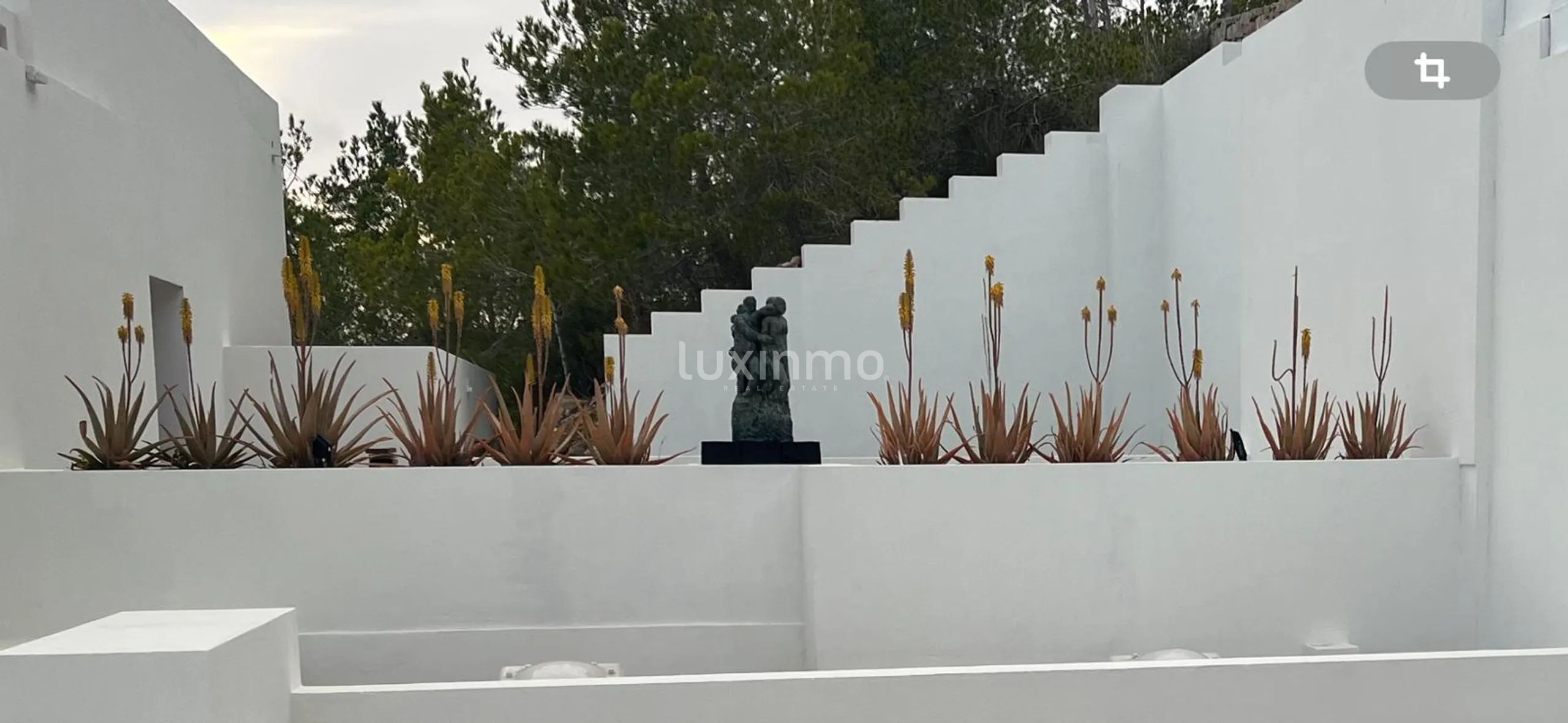 Spektakularna willa w wyjątkowej lokalizacji na Ibizie z panoramicznym widokiem na morze — photo 11