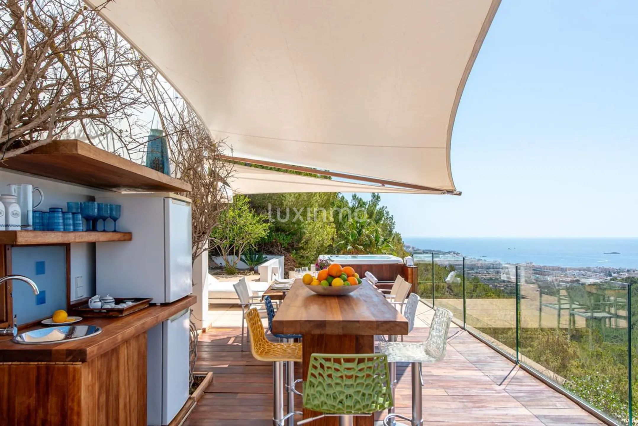 Spektakularna willa w wyjątkowej lokalizacji na Ibizie z panoramicznym widokiem na morze — photo 31