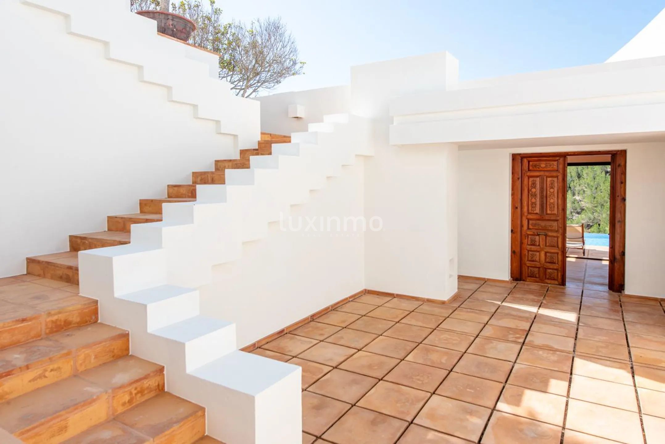 Spektakularna willa w wyjątkowej lokalizacji na Ibizie z panoramicznym widokiem na morze — photo 10