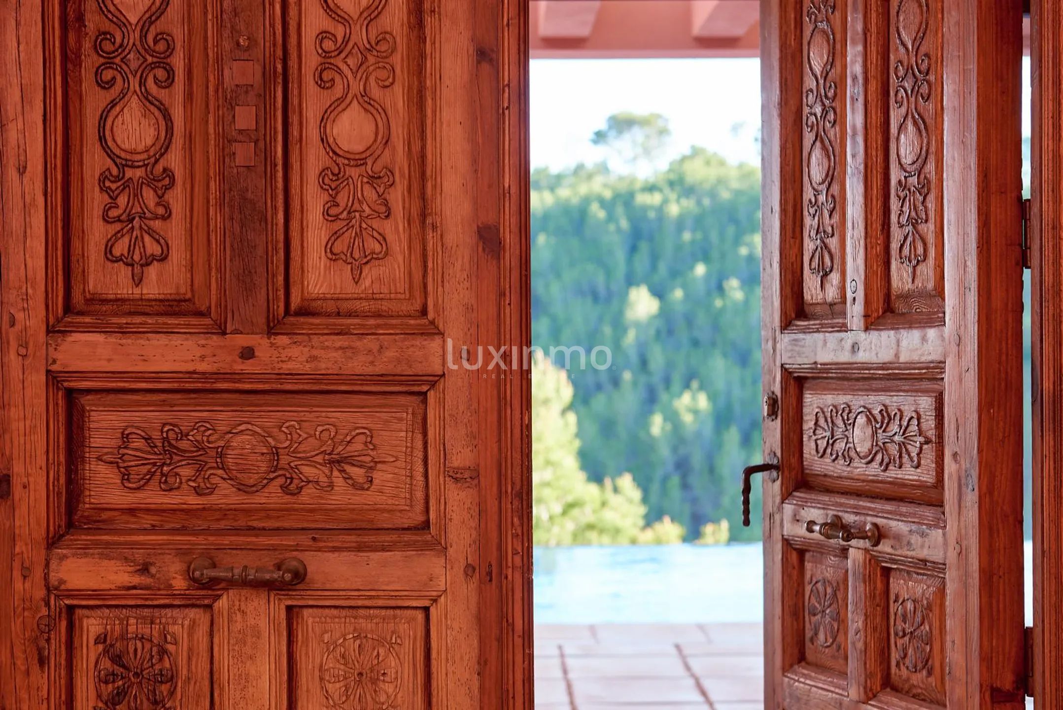 Spektakularna willa w wyjątkowej lokalizacji na Ibizie z panoramicznym widokiem na morze — photo 34