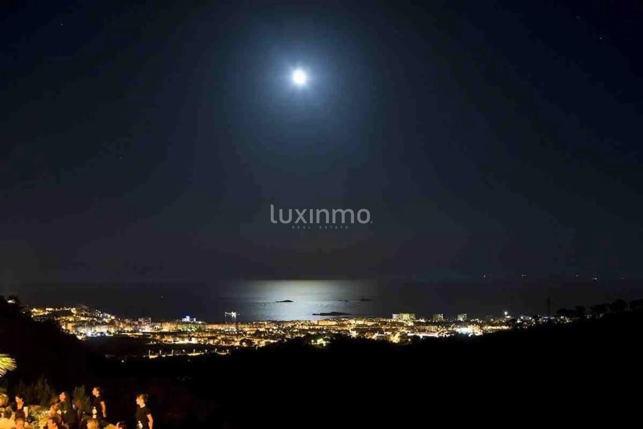 Spektakularna willa w wyjątkowej lokalizacji na Ibizie z panoramicznym widokiem na morze — photo 70