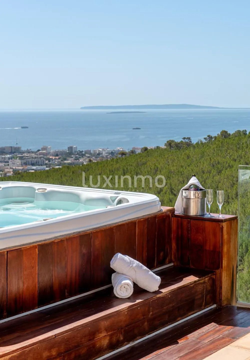 Spektakularna willa w wyjątkowej lokalizacji na Ibizie z panoramicznym widokiem na morze — photo 26