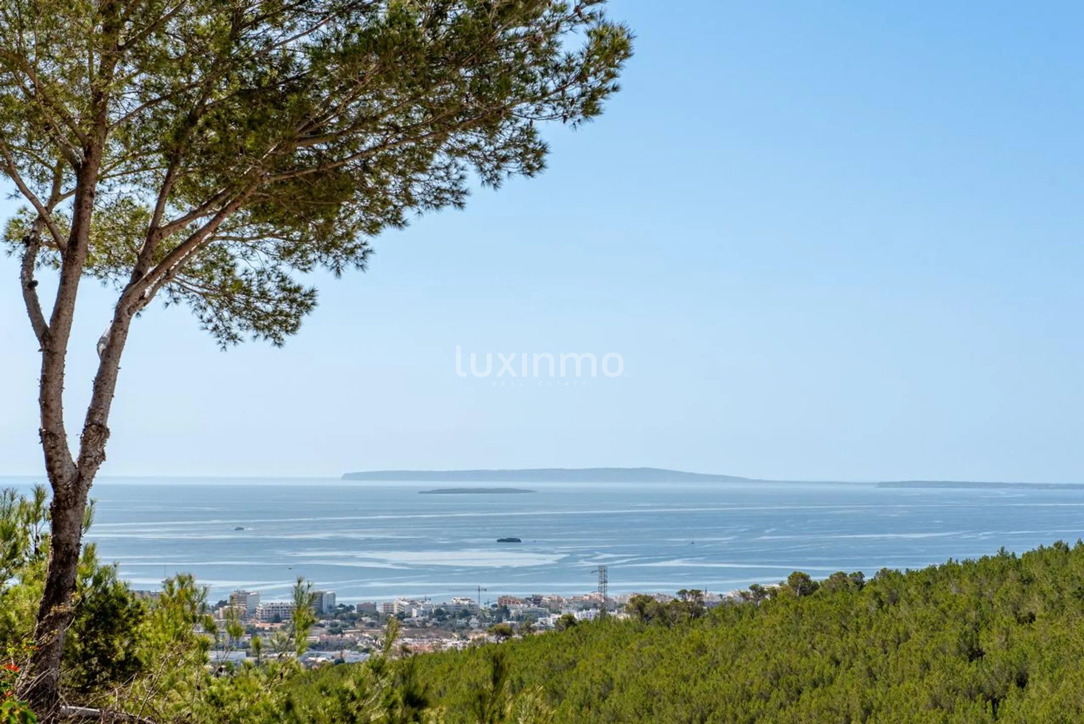 Spektakularna willa w wyjątkowej lokalizacji na Ibizie z panoramicznym widokiem na morze — photo 8