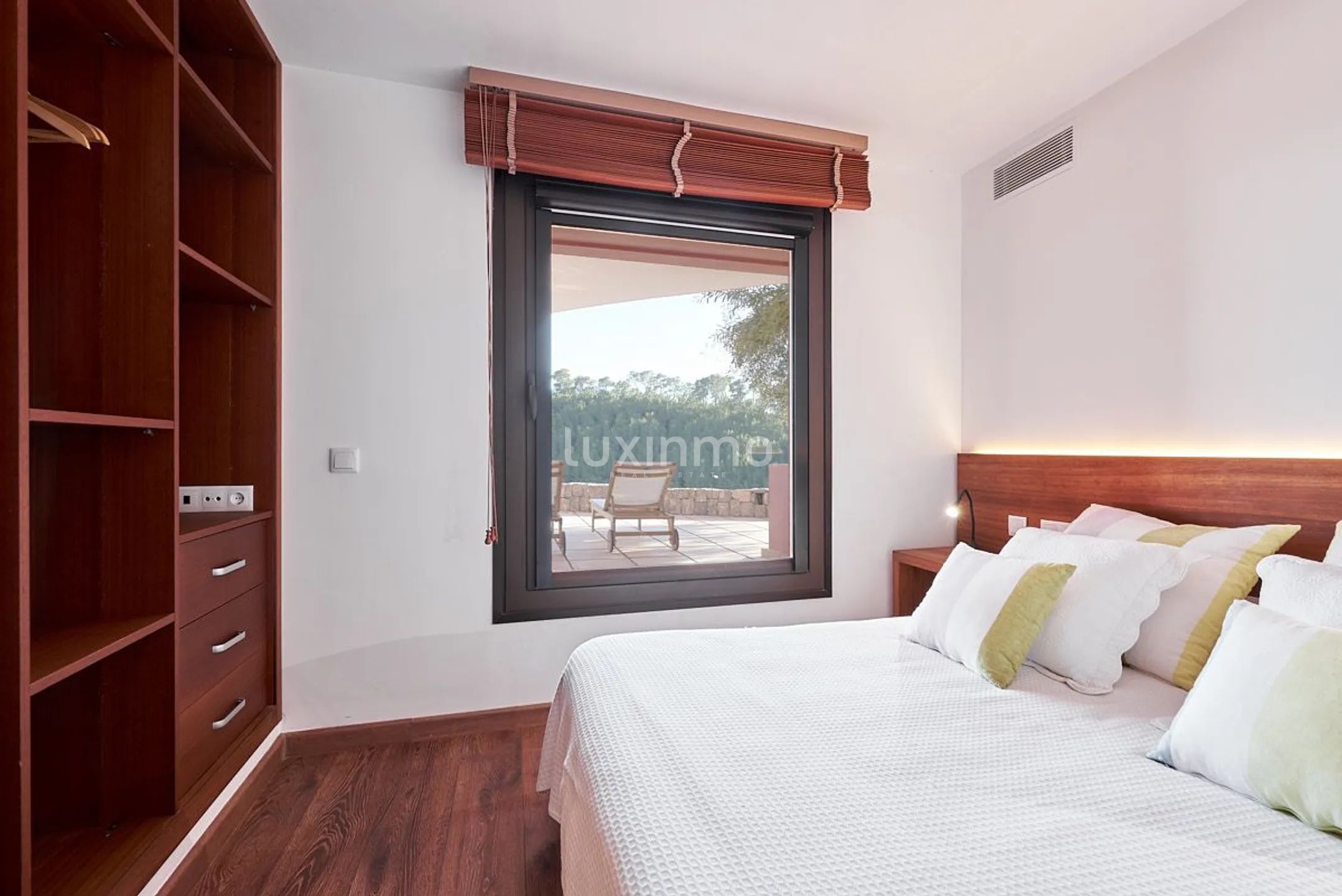 Spektakularna willa w wyjątkowej lokalizacji na Ibizie z panoramicznym widokiem na morze — photo 64