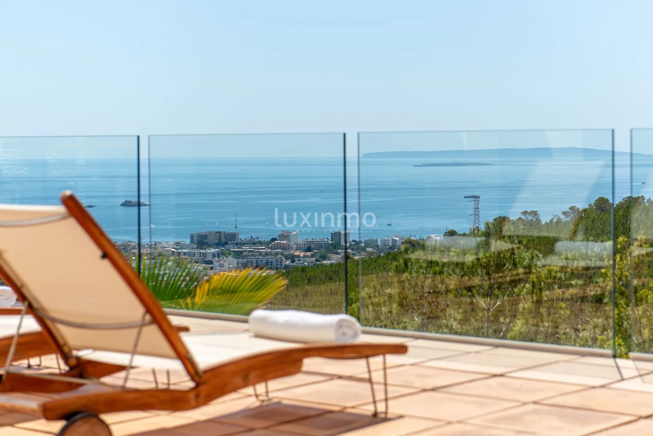 Spektakularna willa w wyjątkowej lokalizacji na Ibizie z panoramicznym widokiem na morze — photo 28