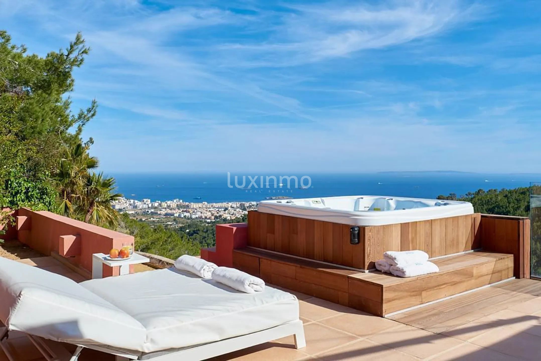 Spektakularna willa w wyjątkowej lokalizacji na Ibizie z panoramicznym widokiem na morze — photo 25