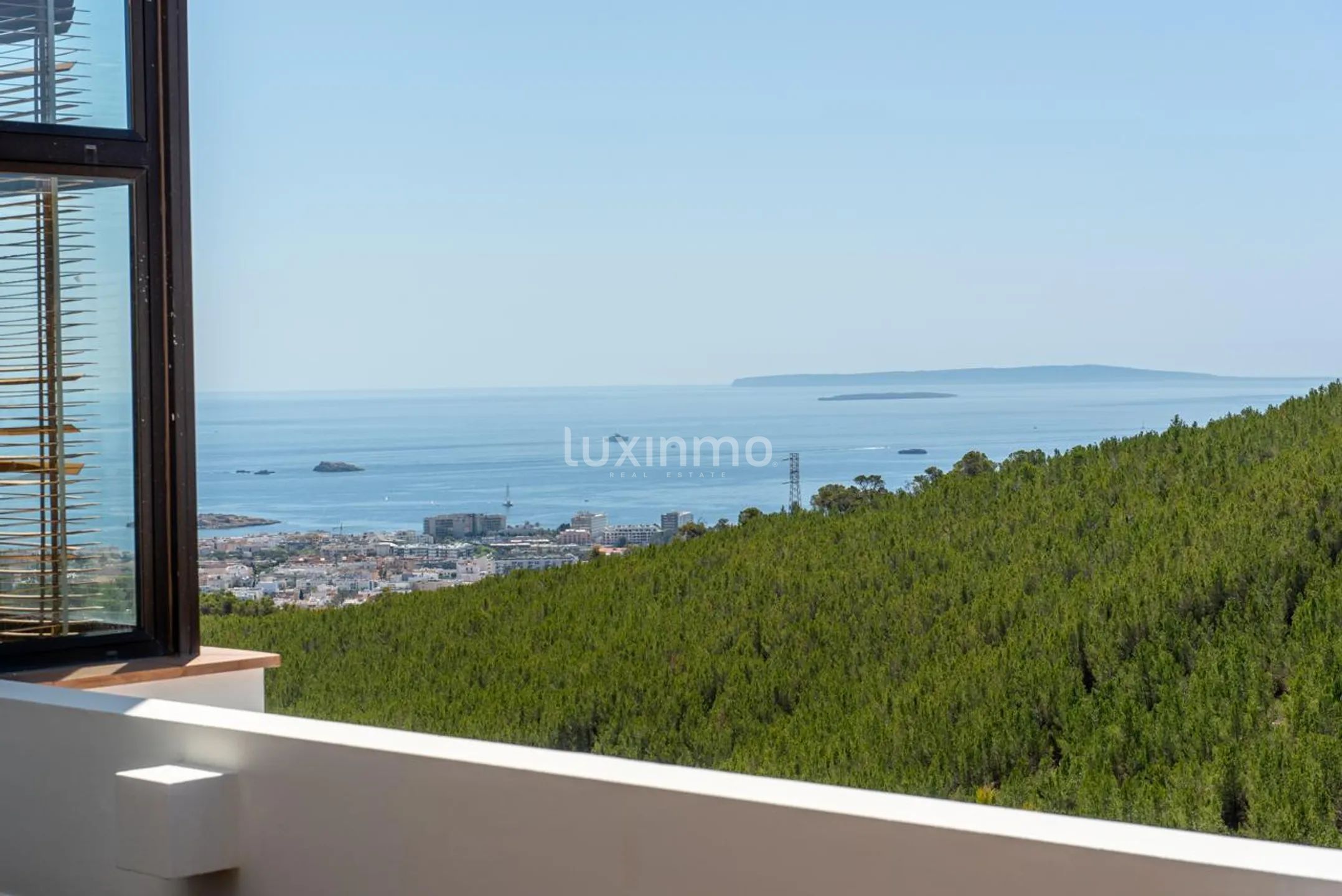 Spektakularna willa w wyjątkowej lokalizacji na Ibizie z panoramicznym widokiem na morze — photo 42