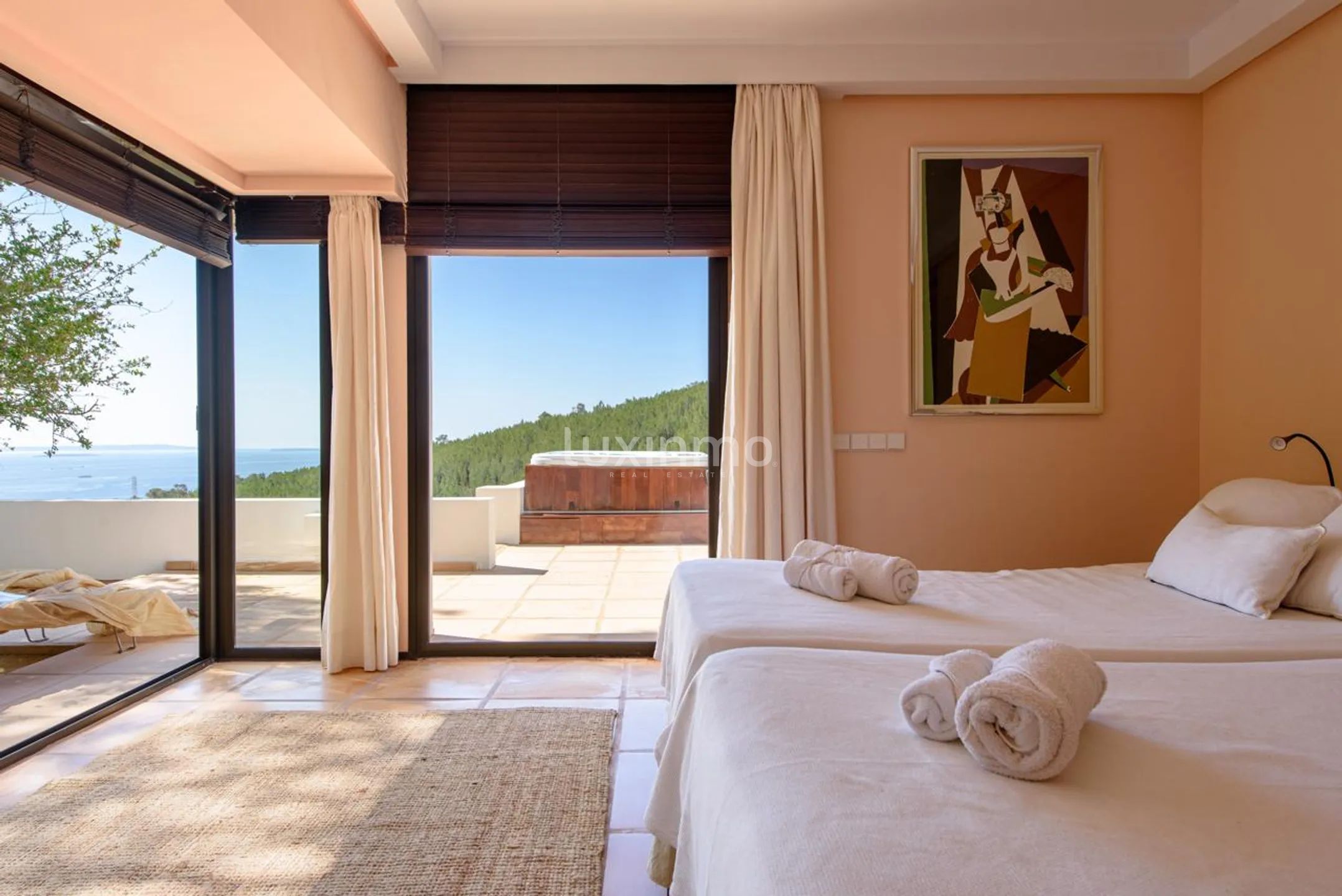 Spektakularna willa w wyjątkowej lokalizacji na Ibizie z panoramicznym widokiem na morze — photo 24