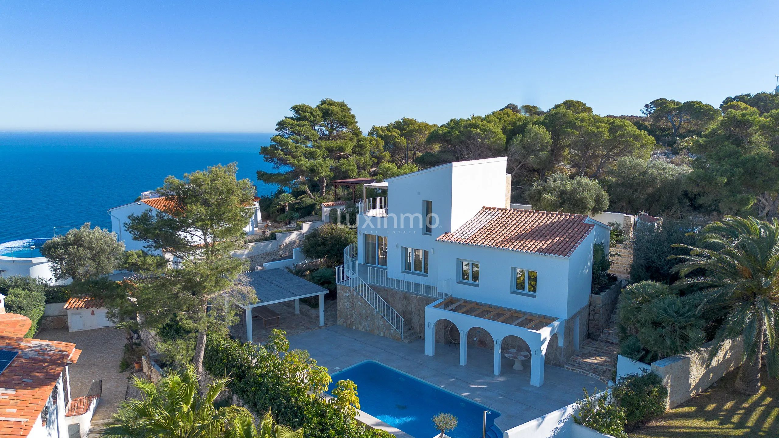 Lyxig villa i Ibiza-stil med havsutsikt i Cabo la Nao, Jávea — photo 1