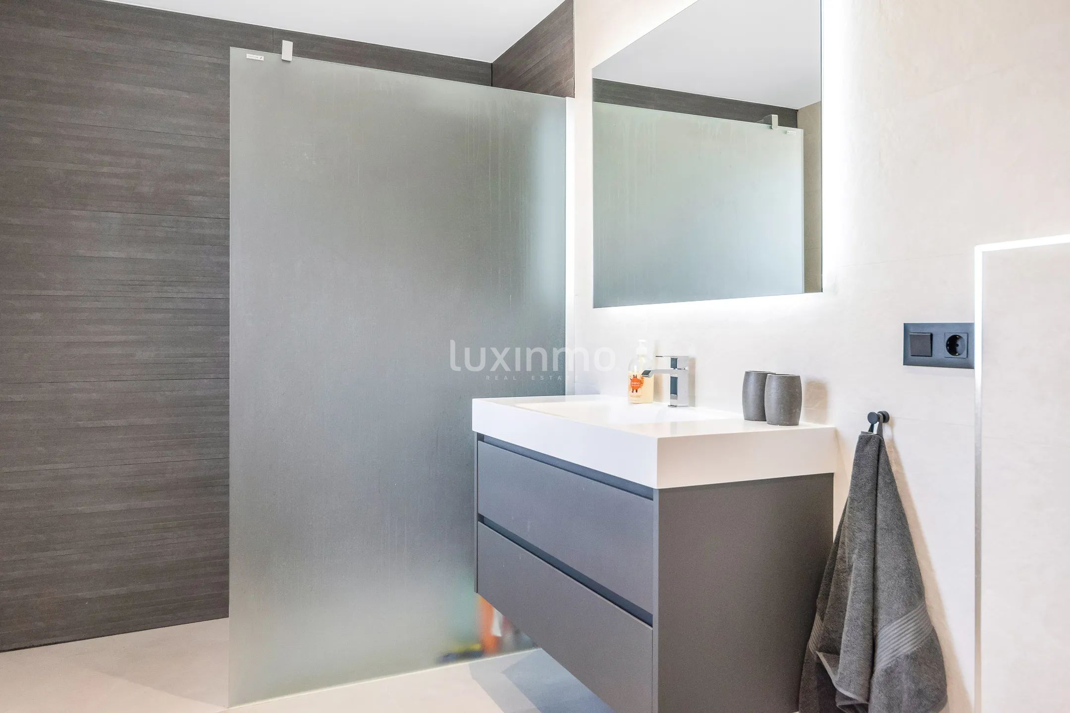 Stunning refurbished villa for sale in Alfaz del Pi — photo 17