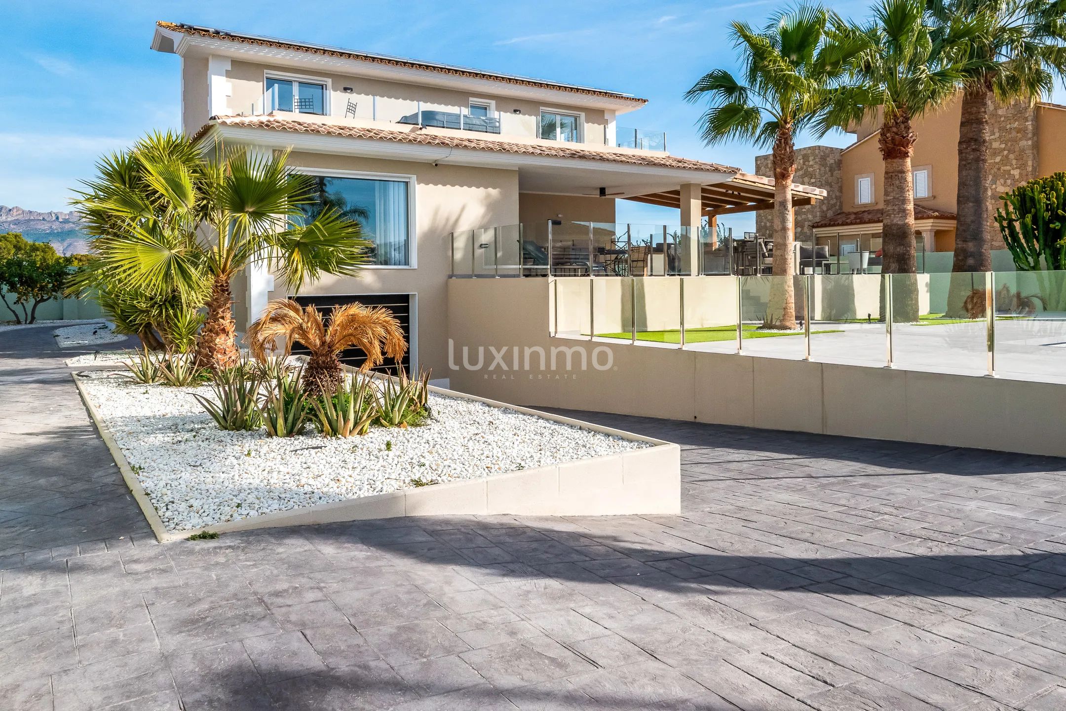 Stunning refurbished villa for sale in Alfaz del Pi — photo 2