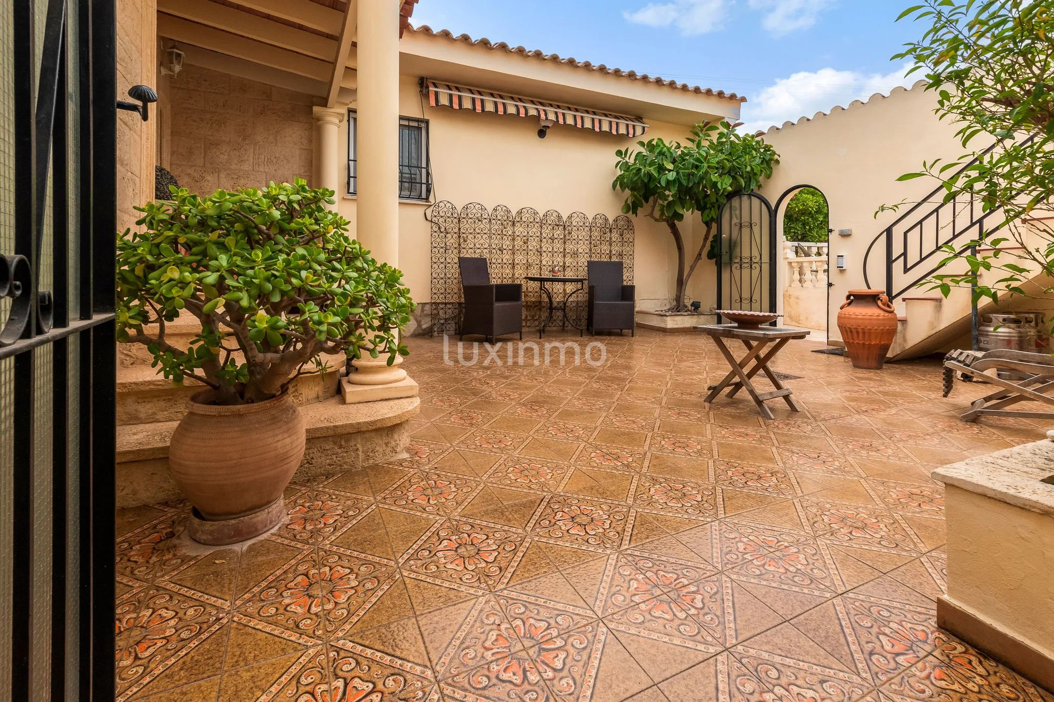 Очаровательный дом с потрясающим внутренним двором и бассейном в Альфас-дель-Пи — photo 20