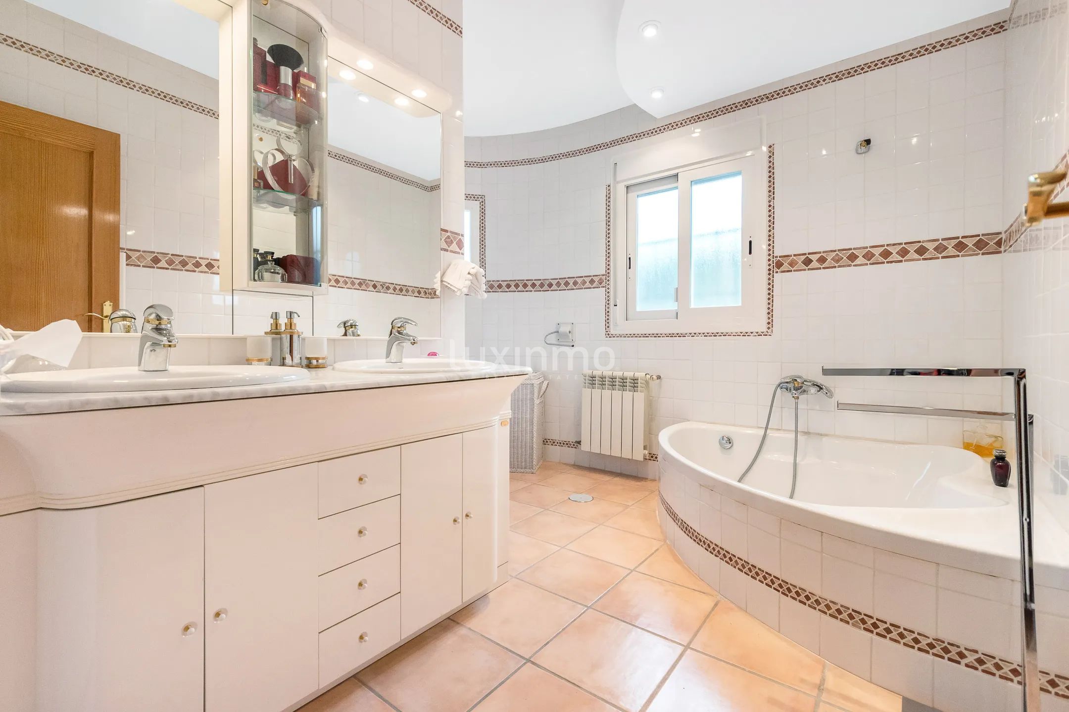 Charmante maison avec magnifique patio et piscine à Alfáz del Pi — photo 13