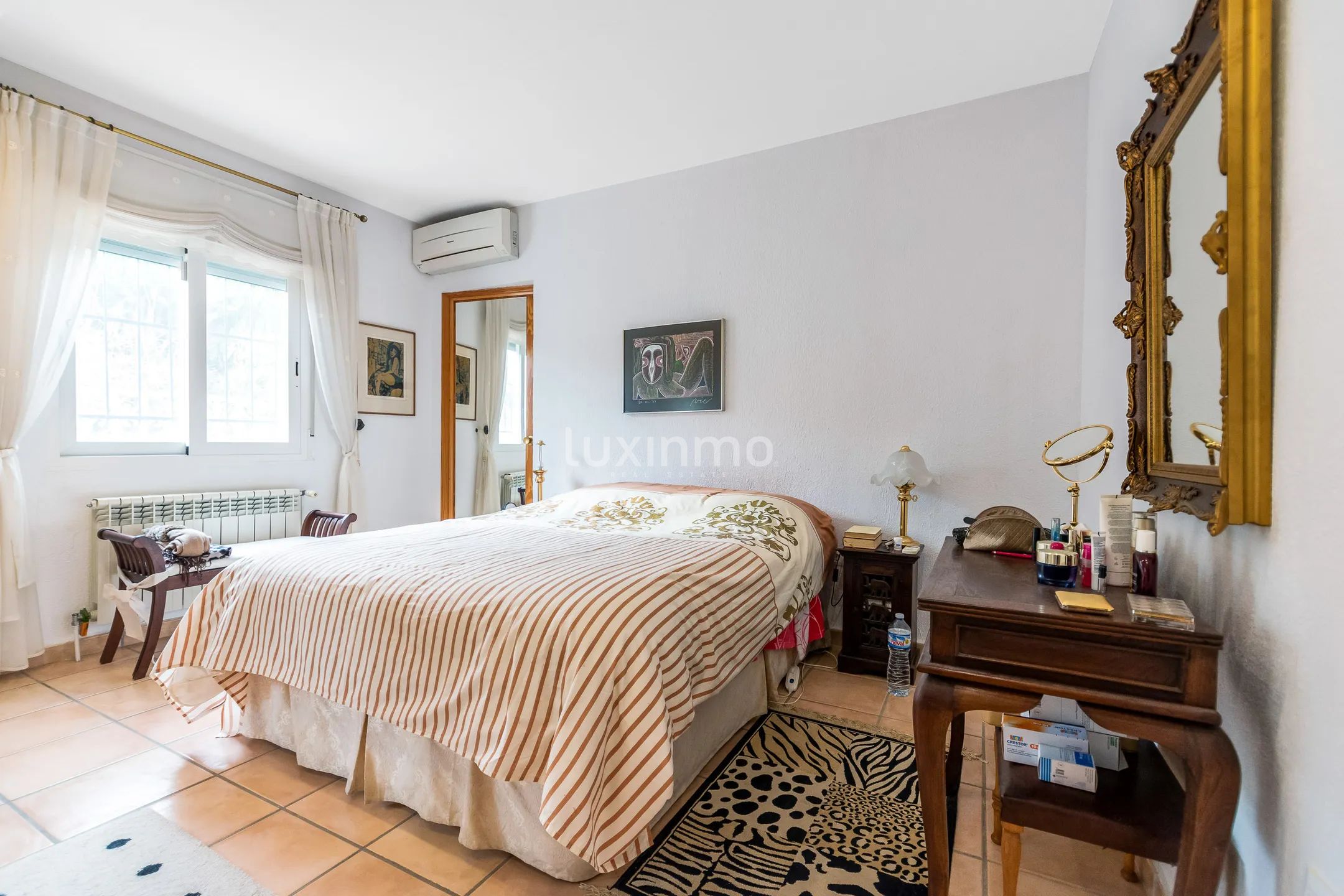 Очаровательный дом с потрясающим внутренним двором и бассейном в Альфас-дель-Пи — photo 16