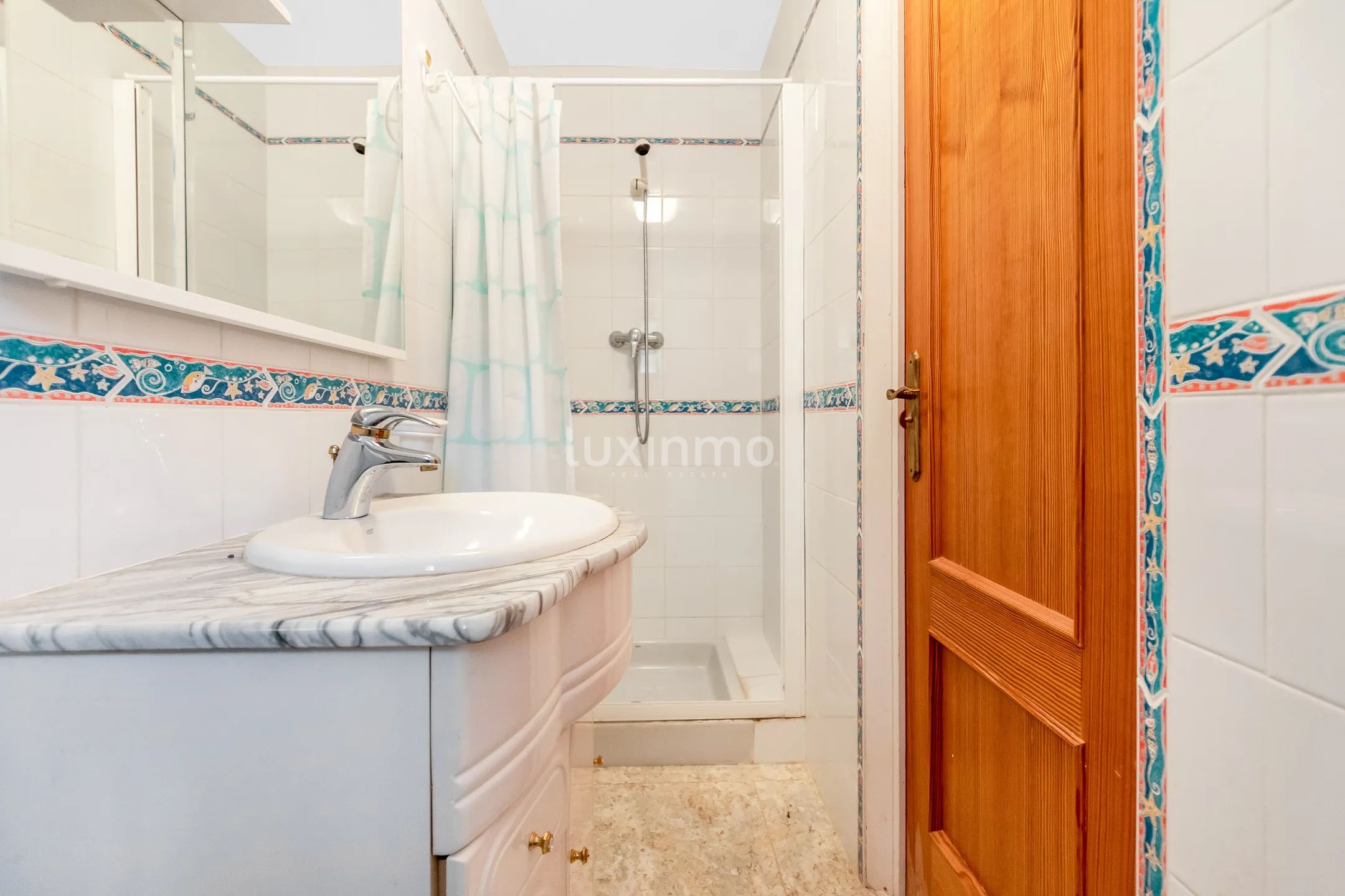 Очаровательный дом с потрясающим внутренним двором и бассейном в Альфас-дель-Пи — photo 25