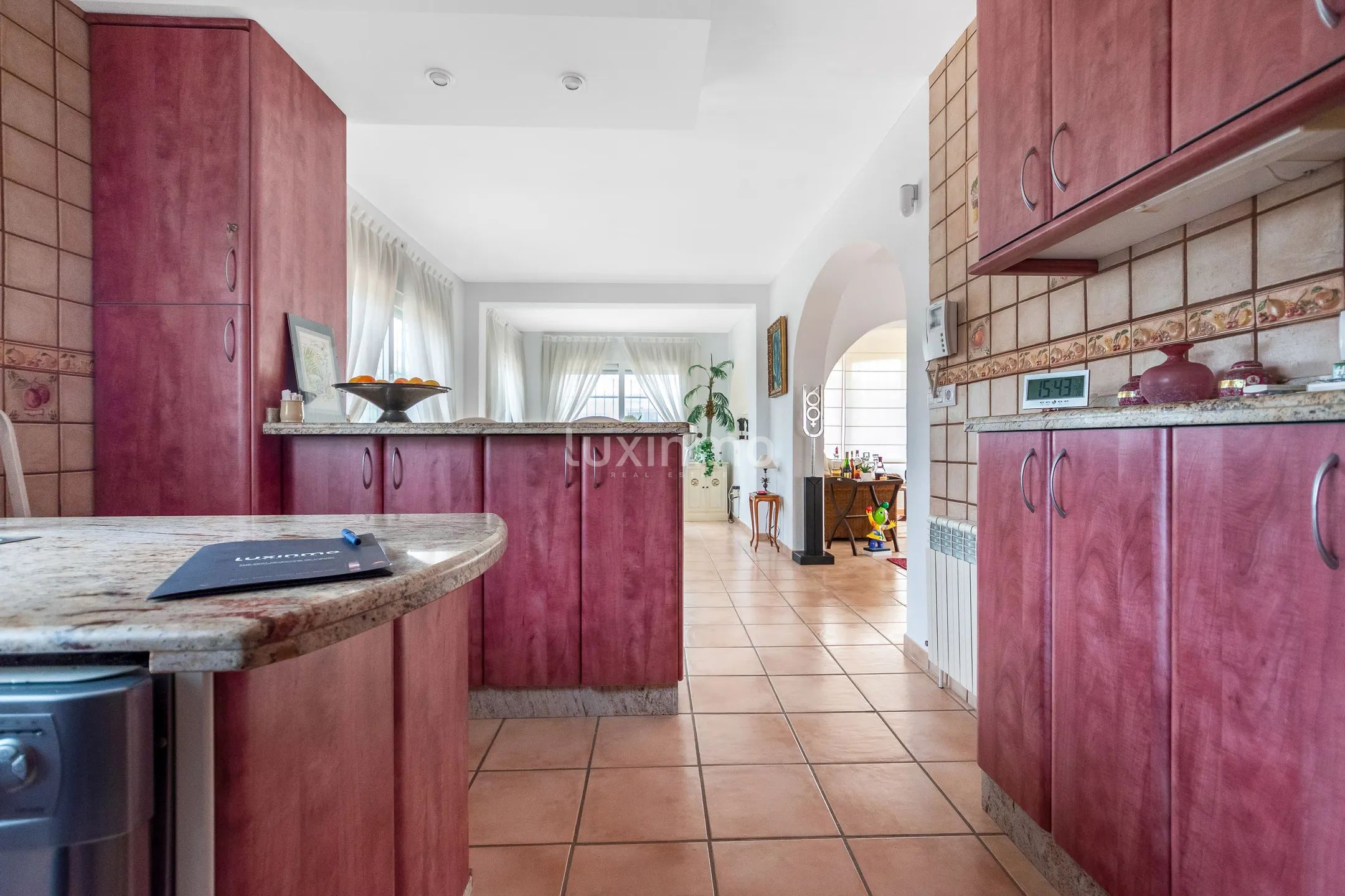 Очаровательный дом с потрясающим внутренним двором и бассейном в Альфас-дель-Пи — photo 8