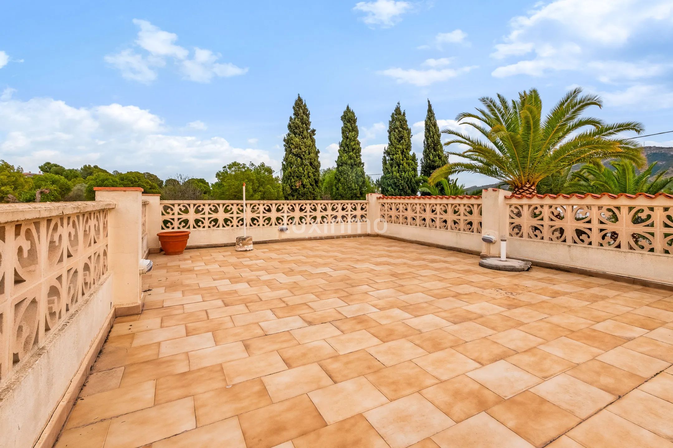 Очаровательный дом с потрясающим внутренним двором и бассейном в Альфас-дель-Пи — photo 21