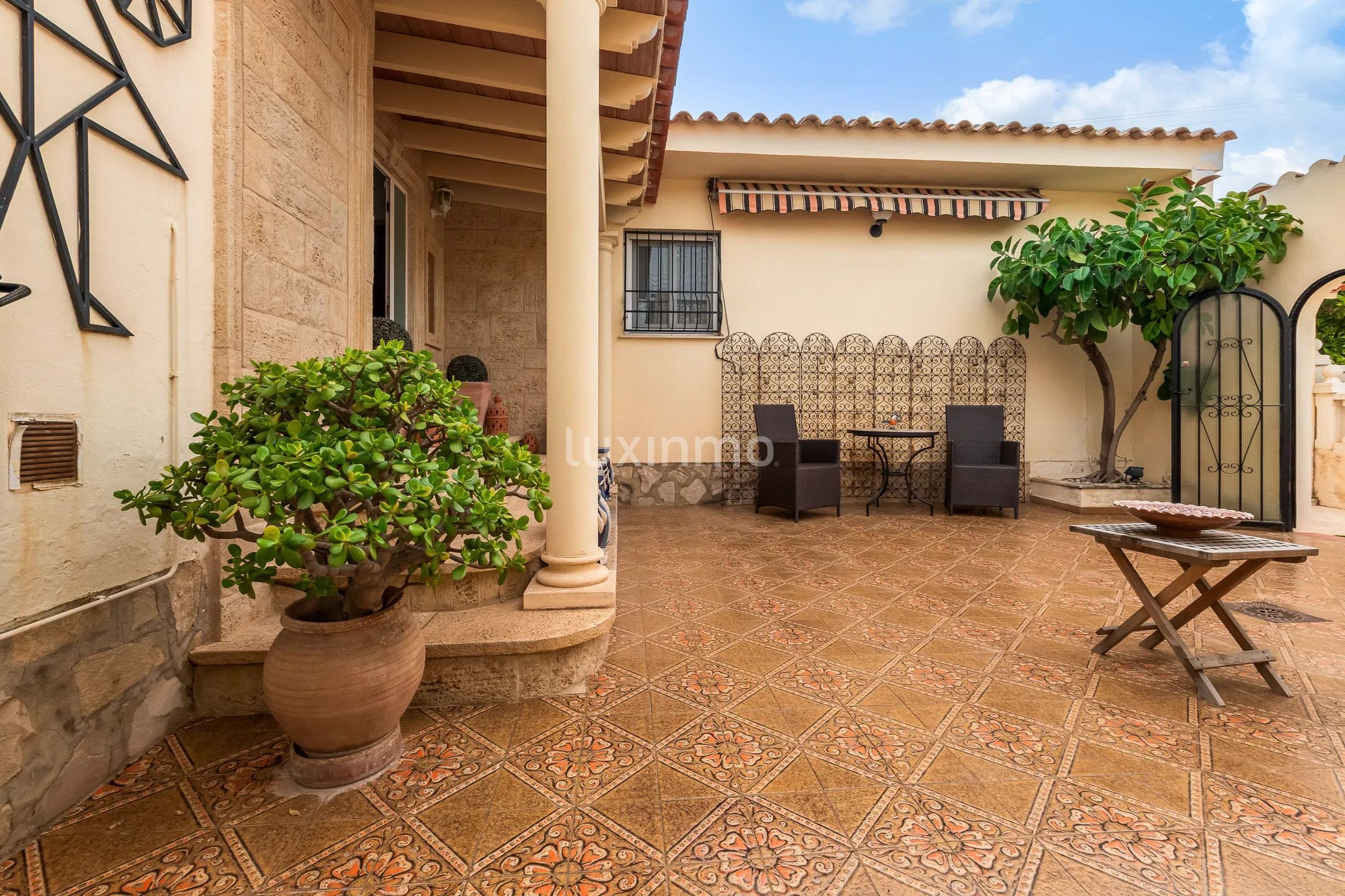 Charmante maison avec magnifique patio et piscine à Alfáz del Pi — photo 27