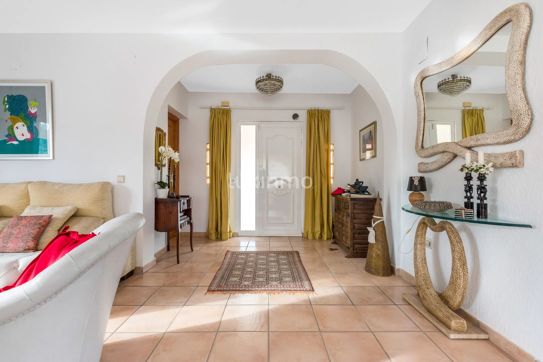 Очаровательный дом с потрясающим внутренним двором и бассейном в Альфас-дель-Пи — photo 9