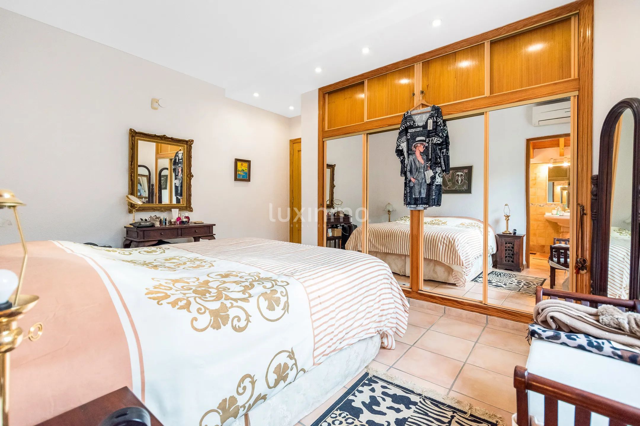 Очаровательный дом с потрясающим внутренним двором и бассейном в Альфас-дель-Пи — photo 17