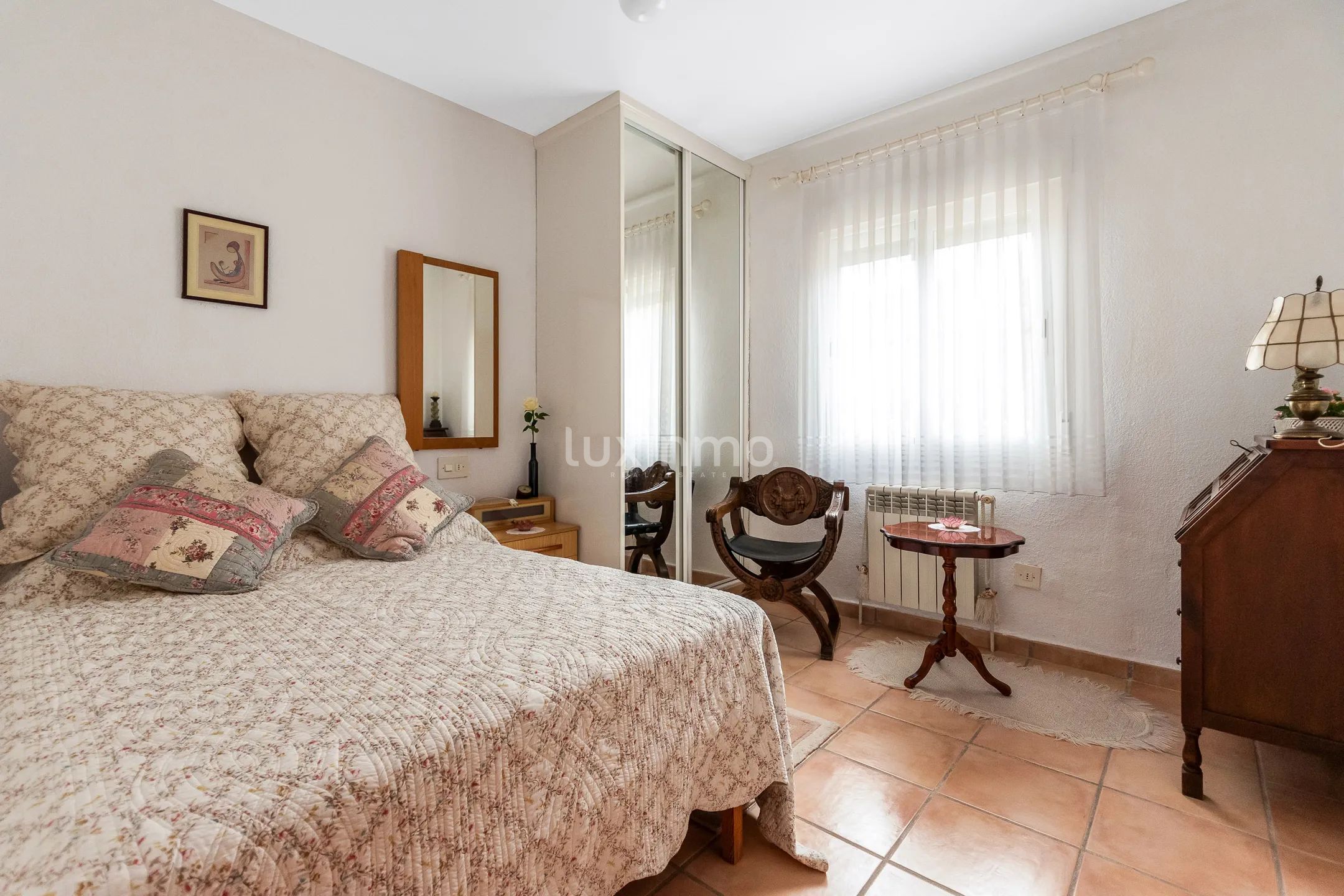 Очаровательный дом с потрясающим внутренним двором и бассейном в Альфас-дель-Пи — photo 11