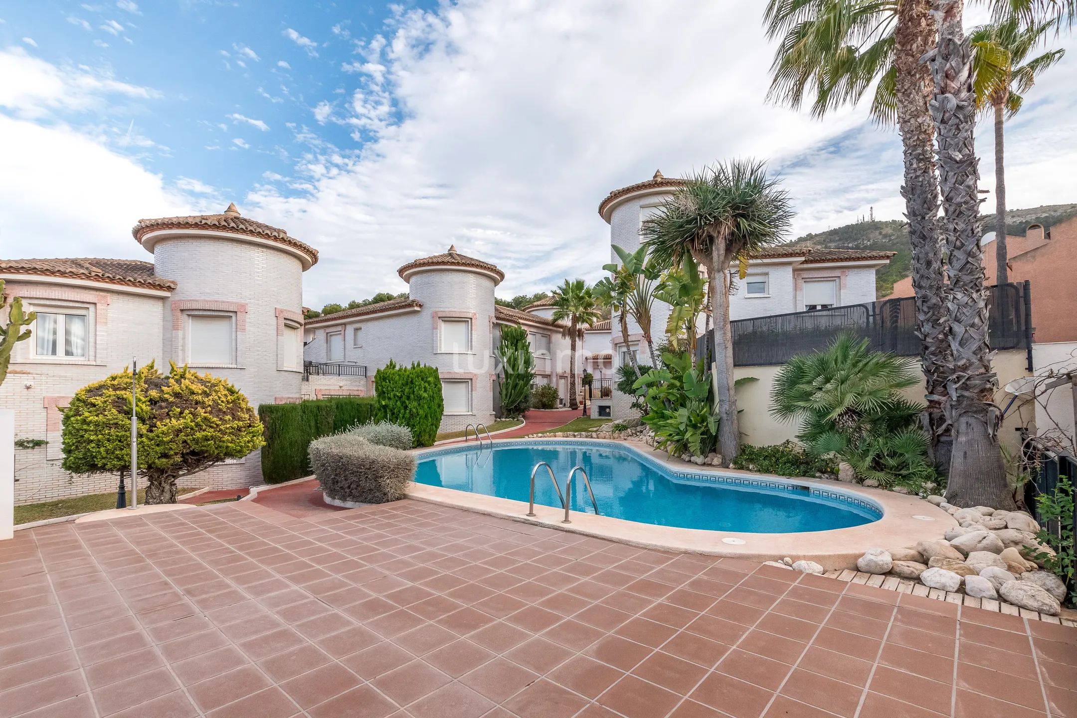 Очаровательный двухквартирный дом для продажи в Албире