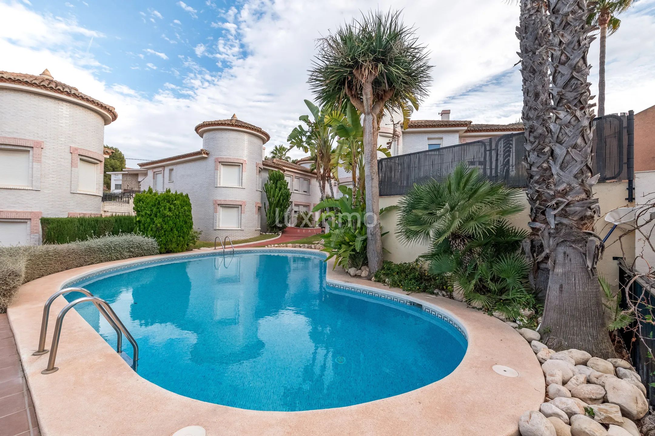 Charmigt parhus till salu i Albir — photo 33