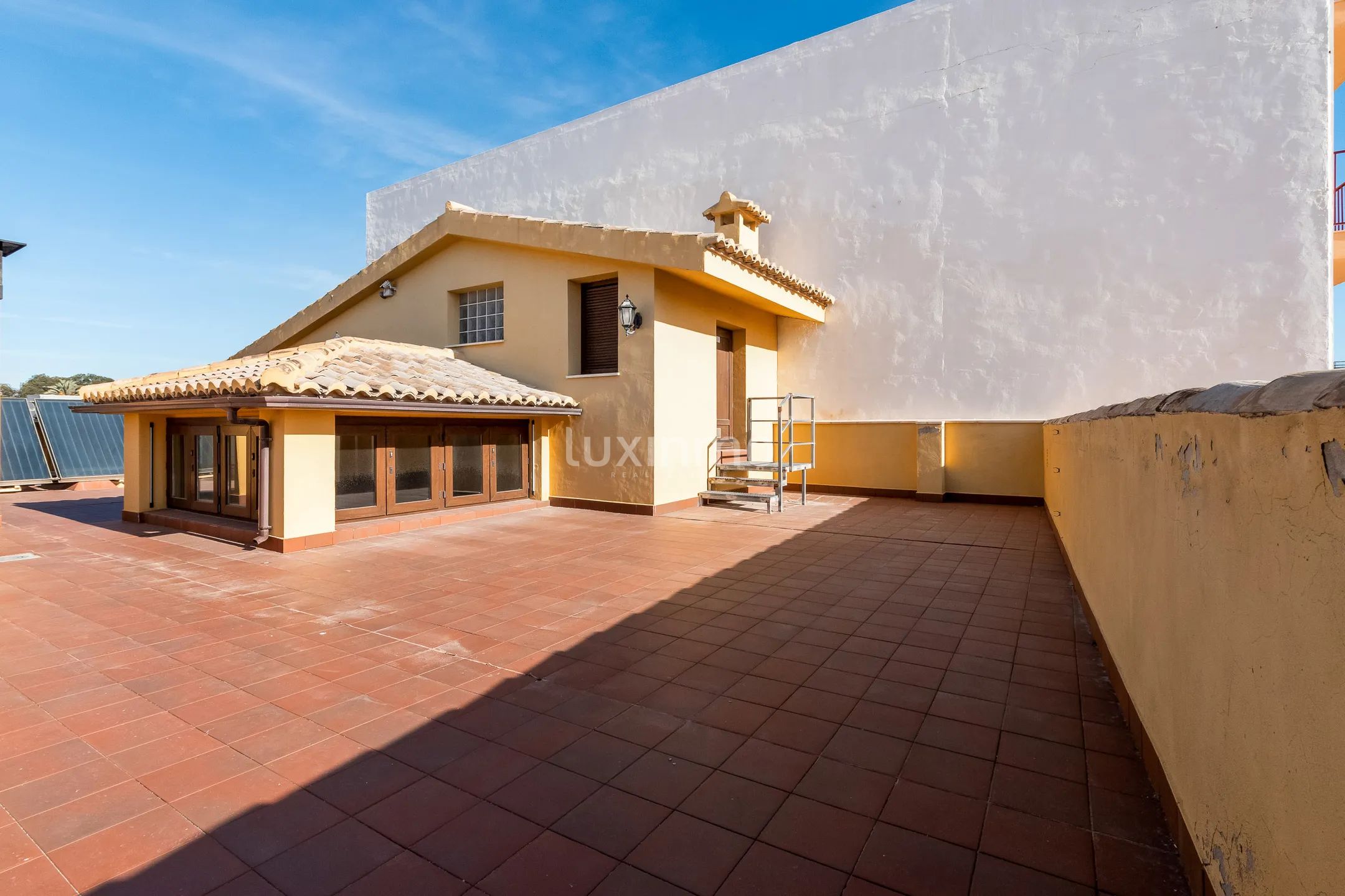 Luxuriöse Doppelhaushälfte in Mutxamel Centre mit atemberaubender Ausstattung — photo 32